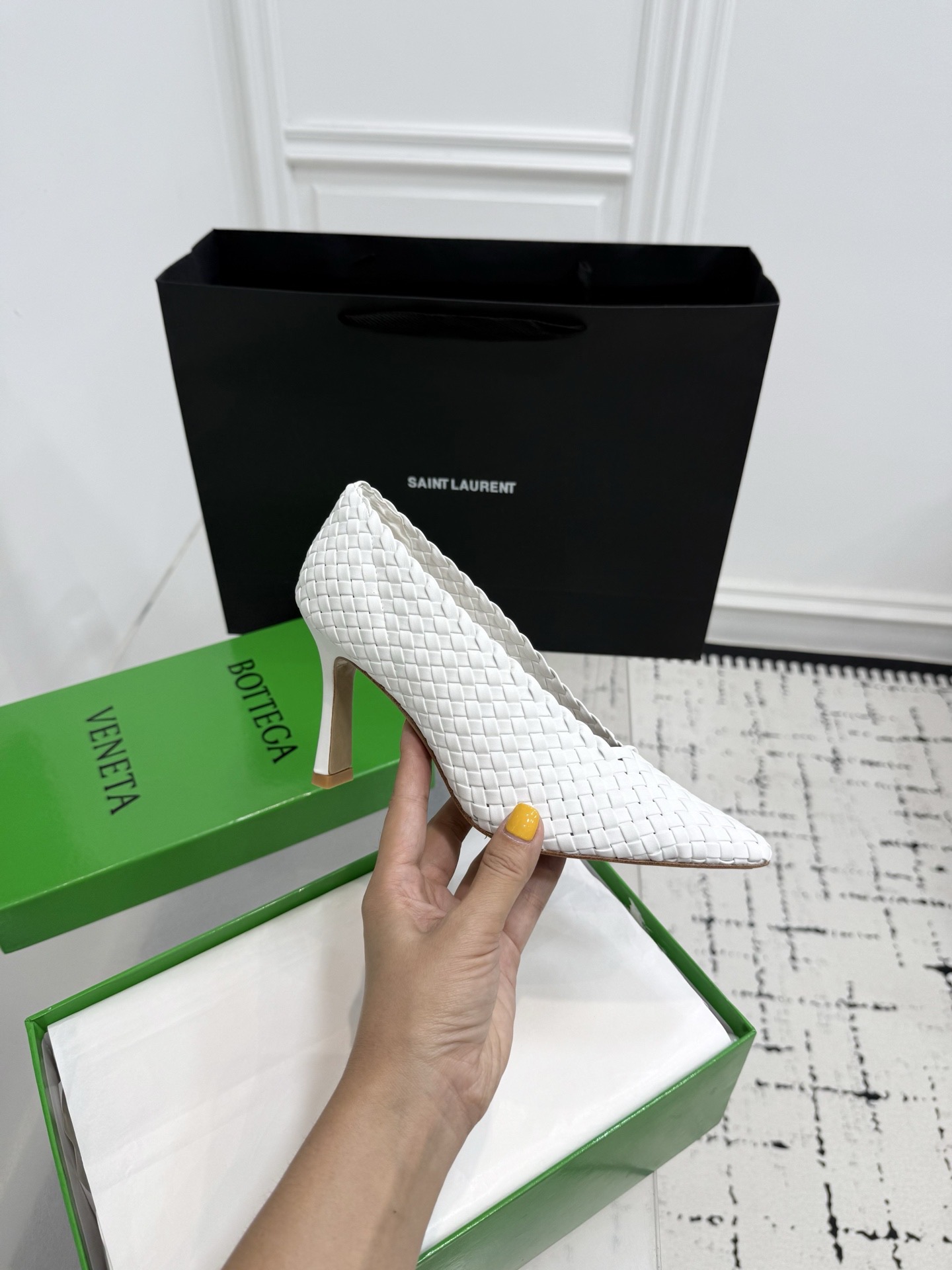 Туфли женские в стиле Bottega Veneta Sofia белого цвета