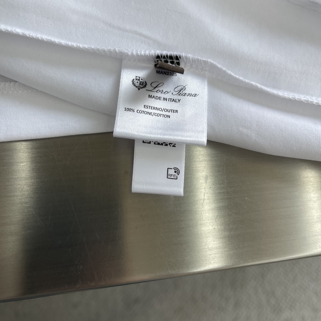 Футболка мужская в стиле Loro Piana  с логотипом белого цвета