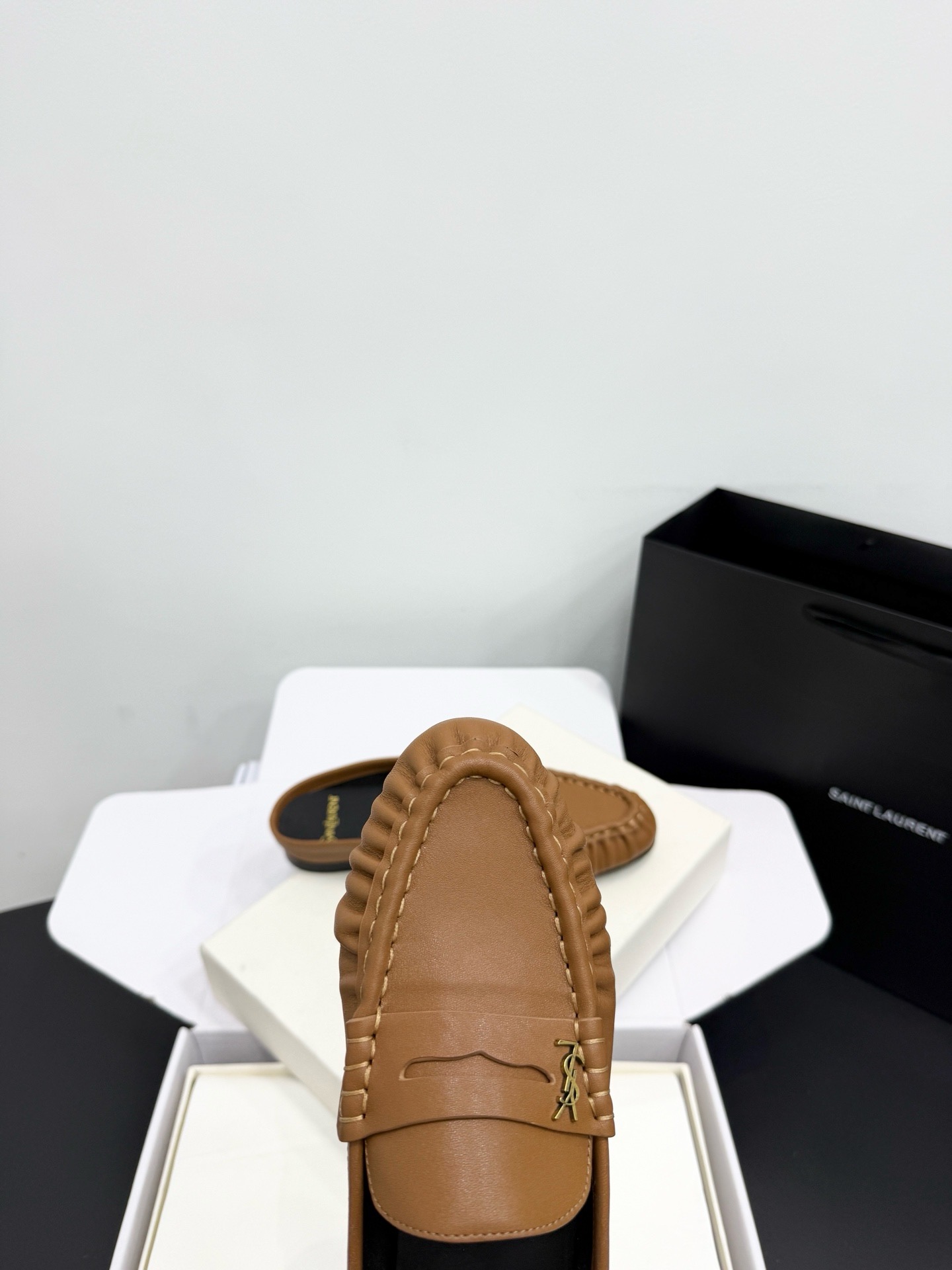 Мюли-лоферы женские в стиле Saint Laurent Le Loafer карамельного цвета