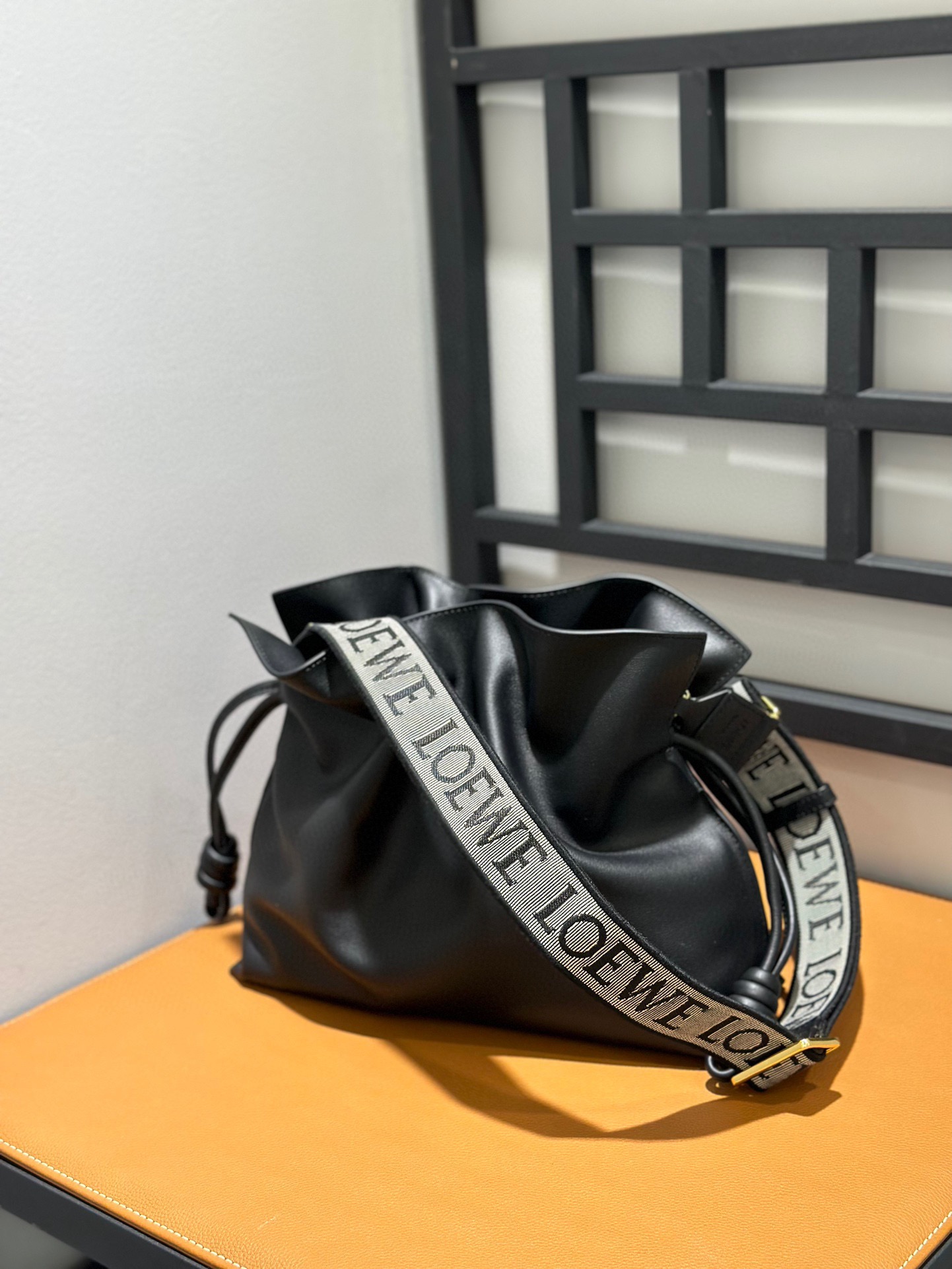 Сумка женская в стиле Loewe Flamenco чёрного цвета