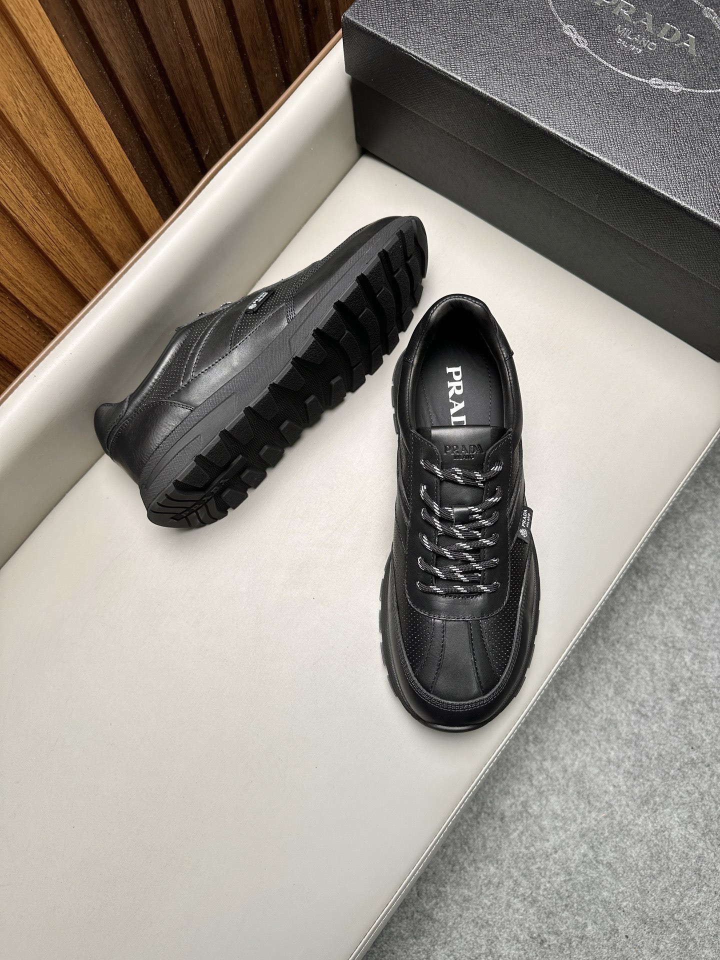 Кроссовки мужские Prada чёрного цвета