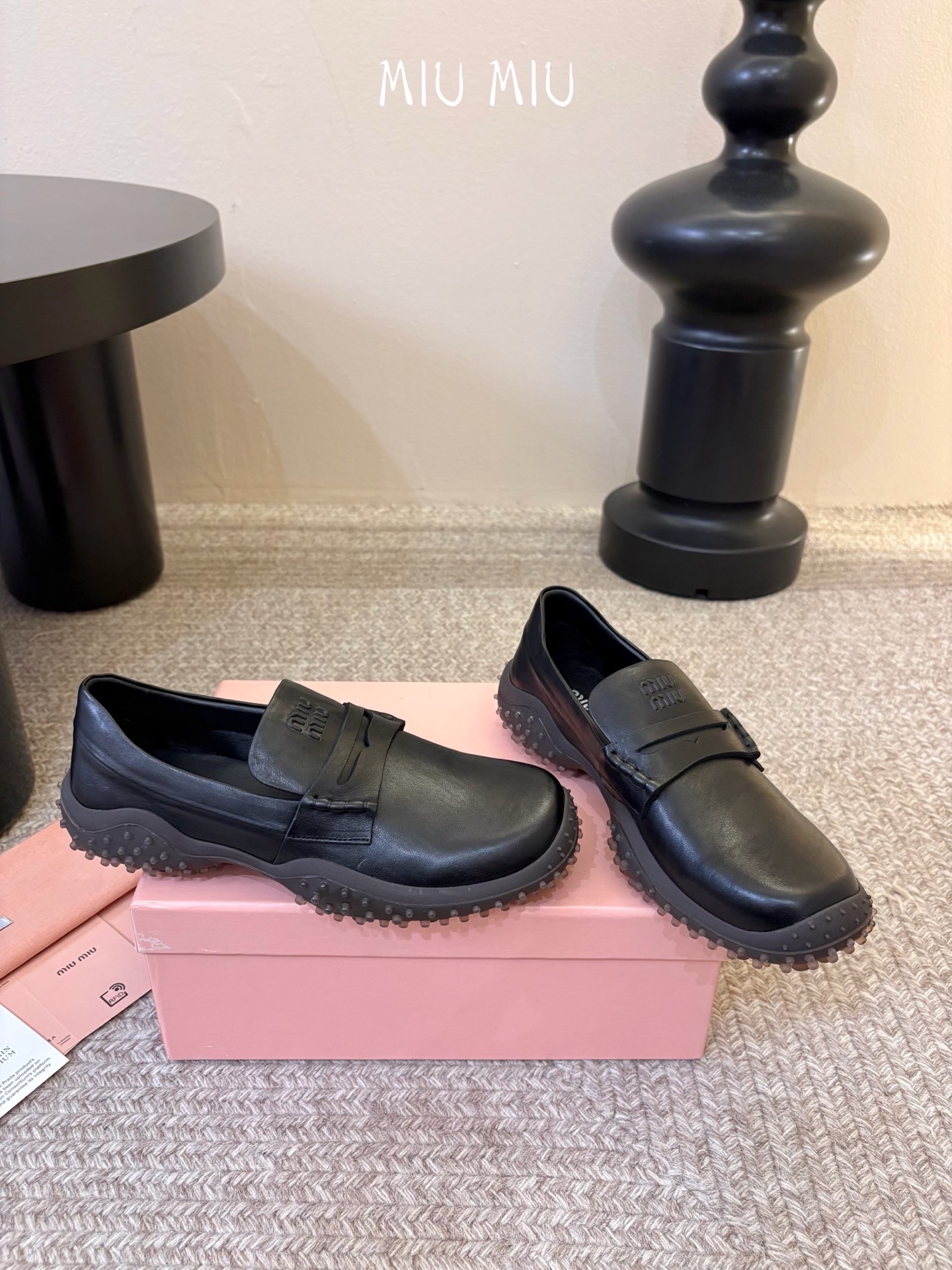 Лоферы женские Miu Miu чёрного цвета