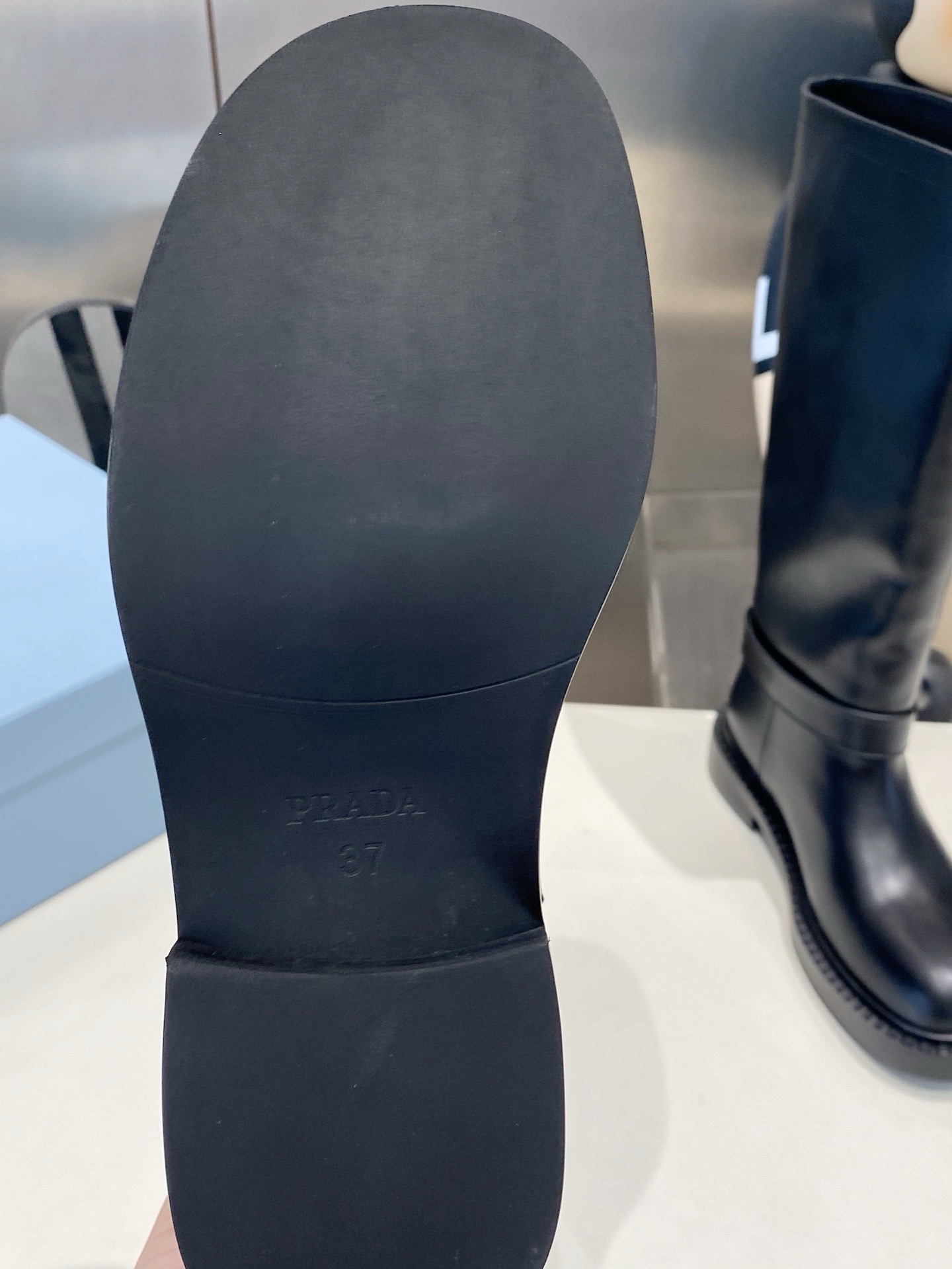 Сапоги женские Prada с ремешком чёрного цвета