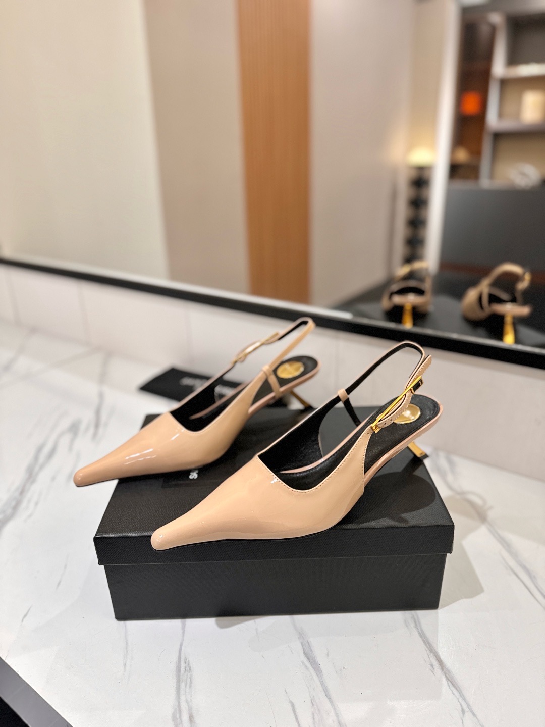 Босоножки женские Saint Laurent YSL бежевого цвета