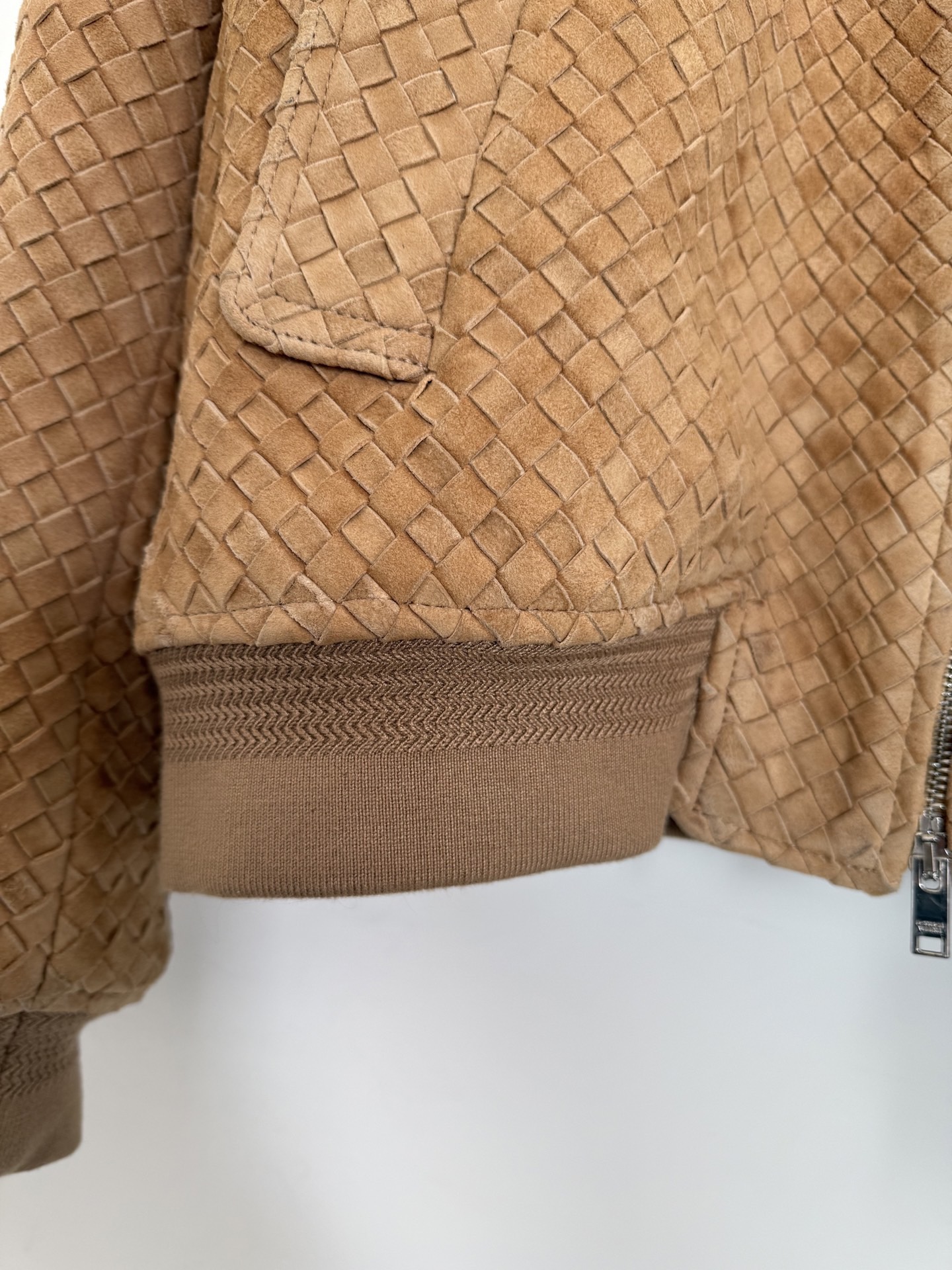 Куртка мужская в стиле Bottega Veneta  цвета кэмел с плетением Intrecciato