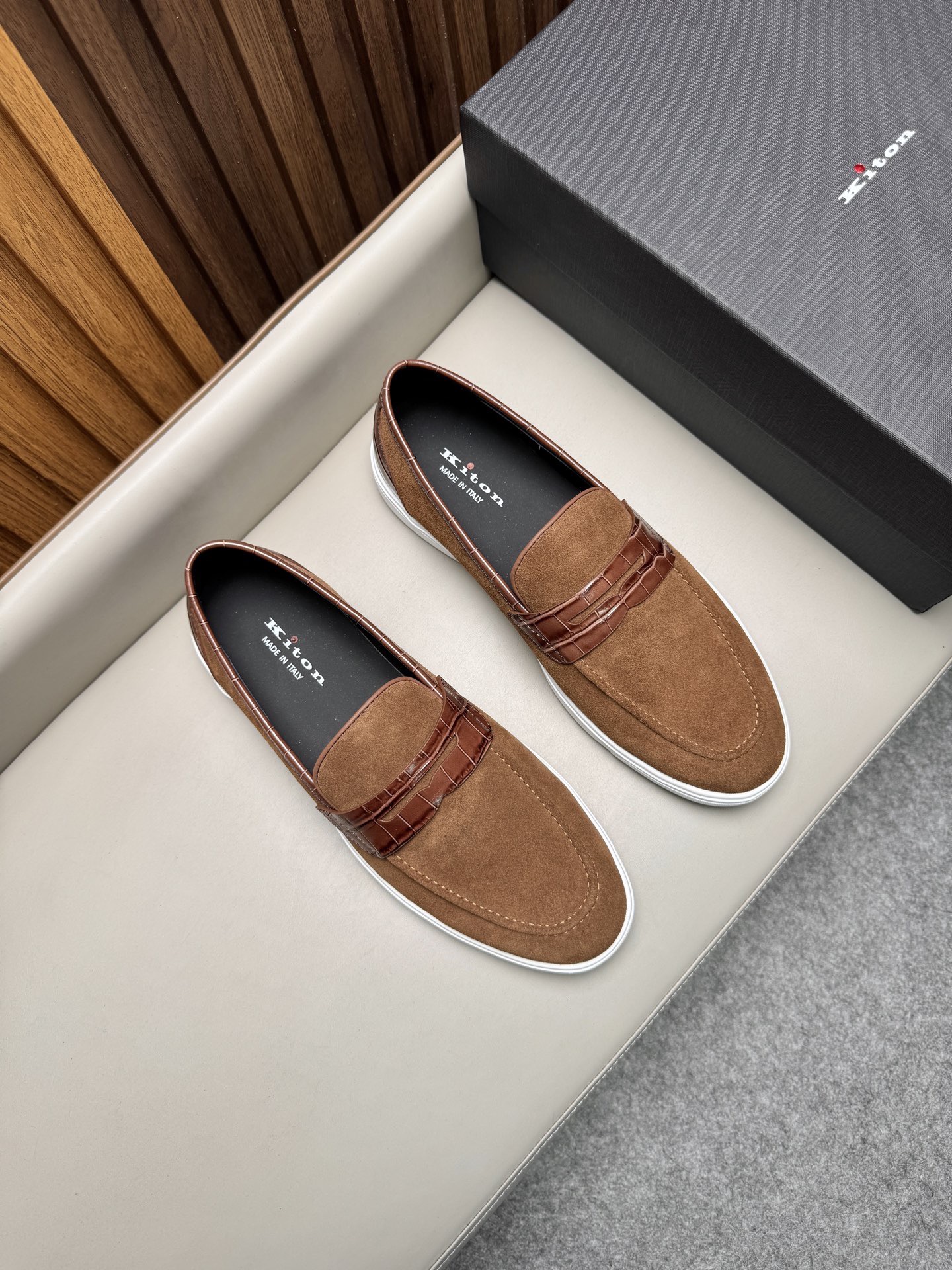 Лоферы мужские в стиле Kiton коричневого цвета