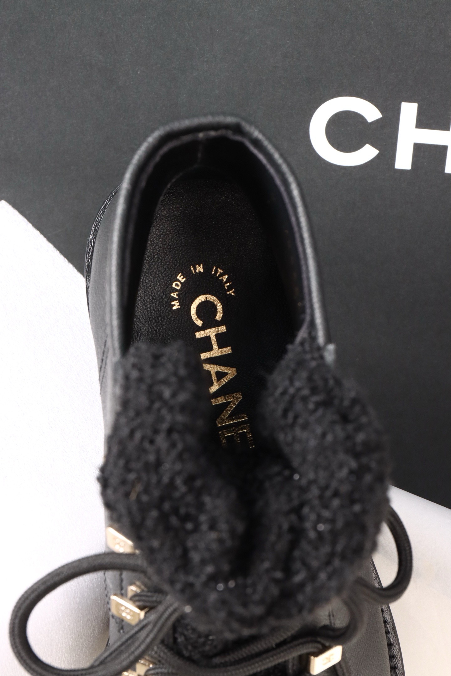 Ботинки женские Chanel чёрного цвета