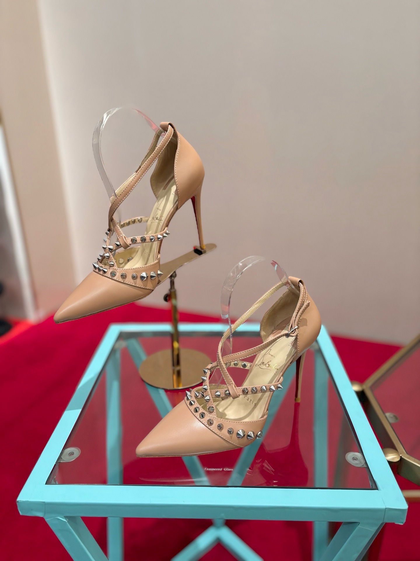 Туфли женские в стиле Christian Louboutin So Kate бежевого цвета