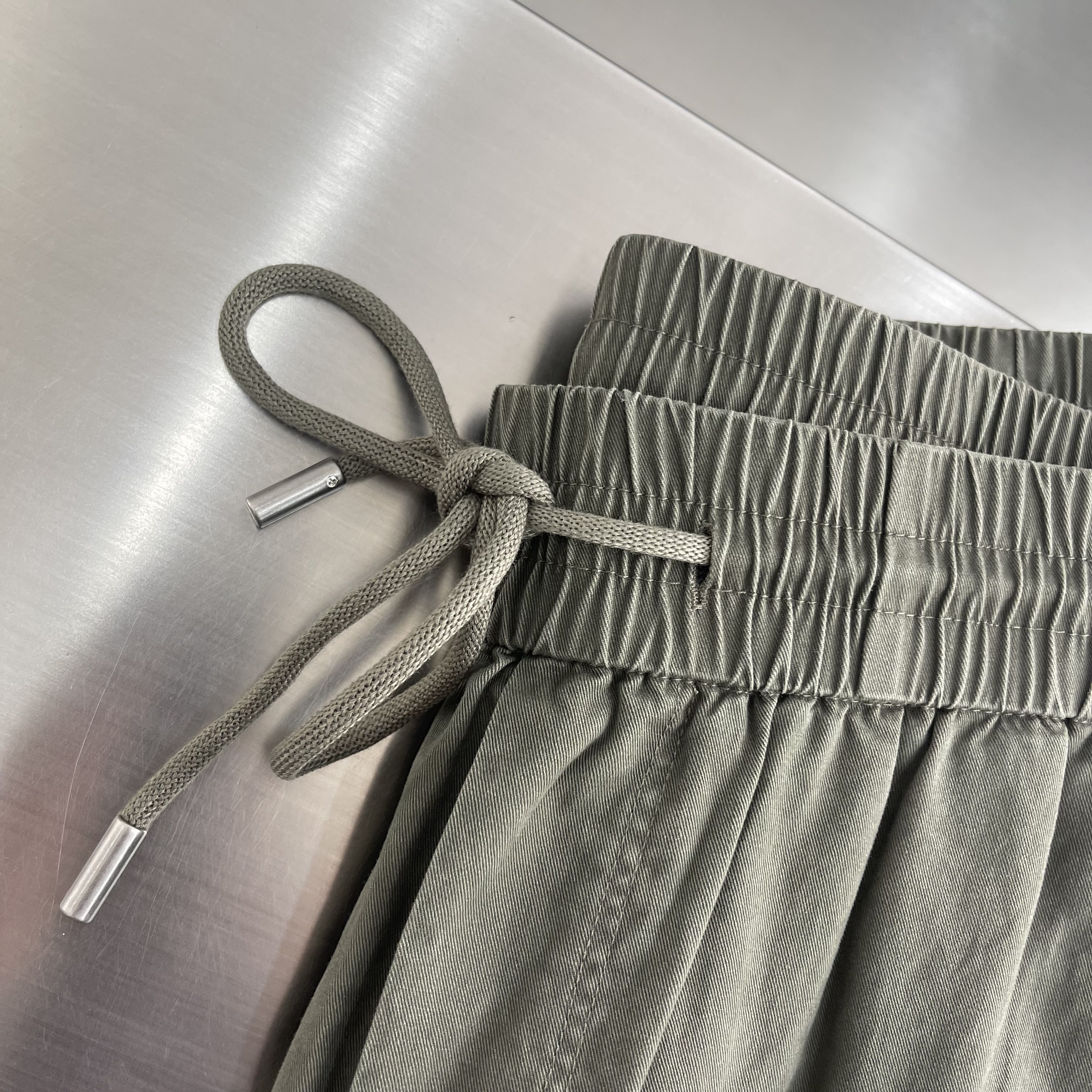 Брюки мужские в стиле Dior из хлопка зелёного цвета карго с эластичным поясом