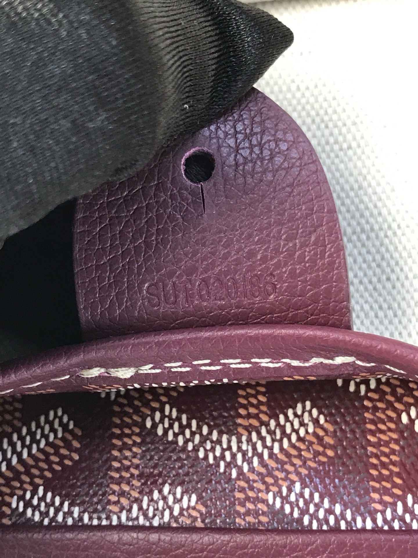 Сумка женская Goyard Artois GM бордового цвета