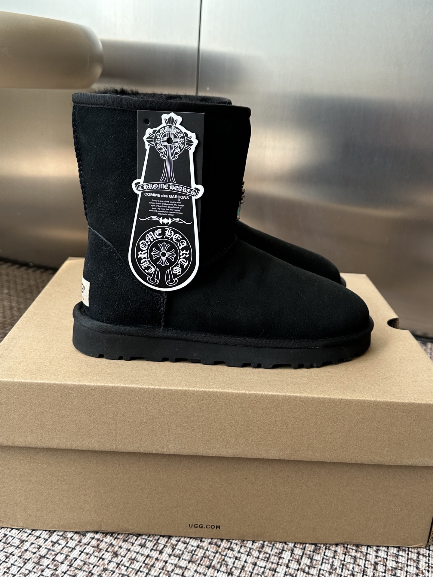 Угги женские UGG x Chrome Hearts Classic Short II черного цвета