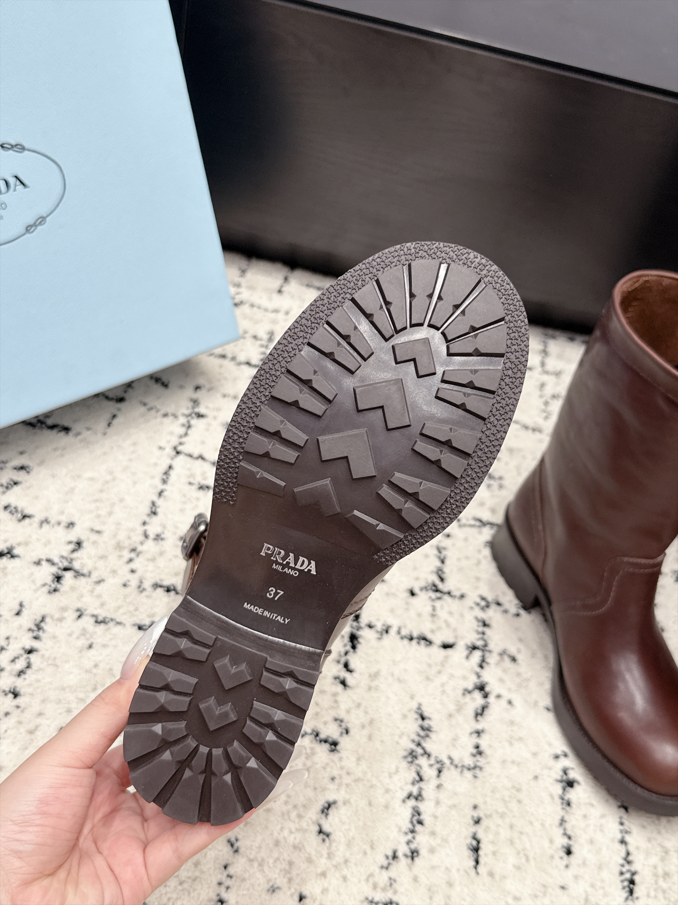 Сапоги женские Prada Leather Mid-Calf Boots тёмно-коричневого цвета