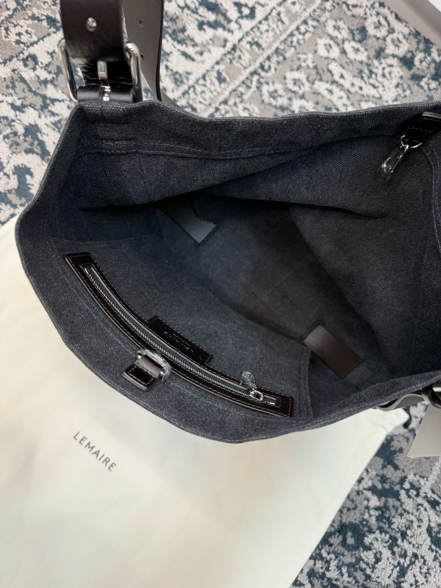 Сумка женская в стиле Lemaire Small Tote угольно-серого цвета