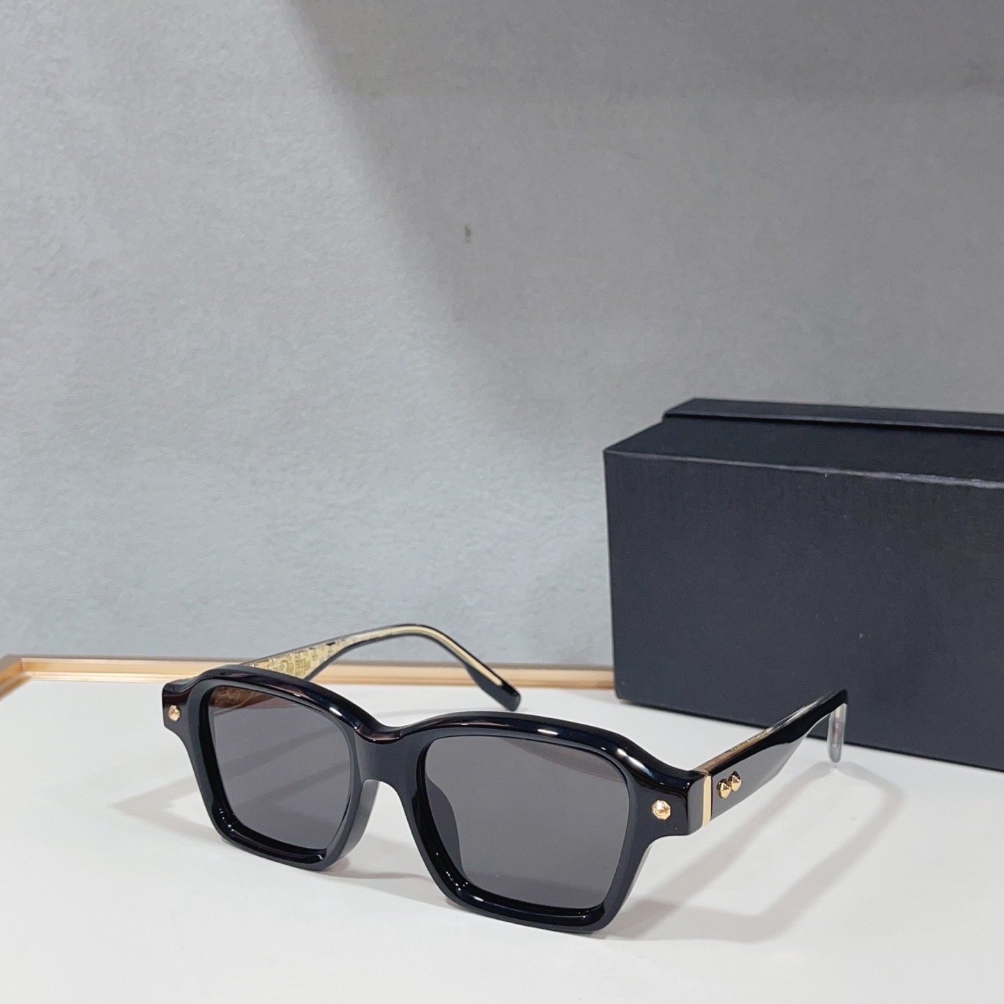 Очки солнцезащитные мужские в стиле John Dalia прямоугольной формы