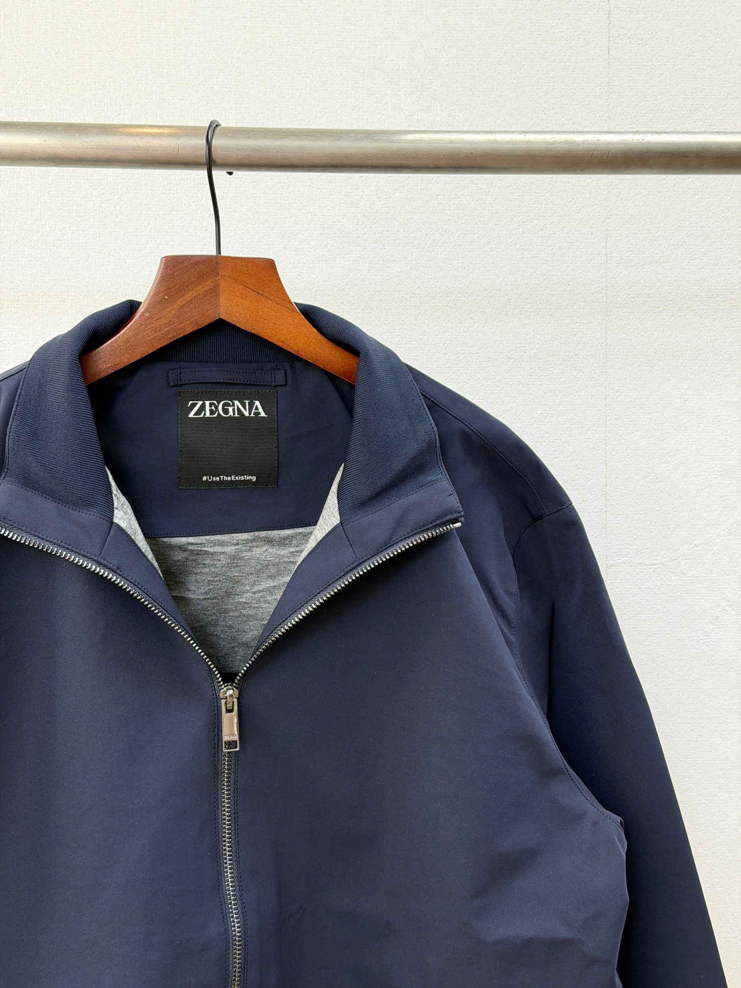 Куртка мужская в стиле Zegna тёмно-синего цвета с кожаными элементами
