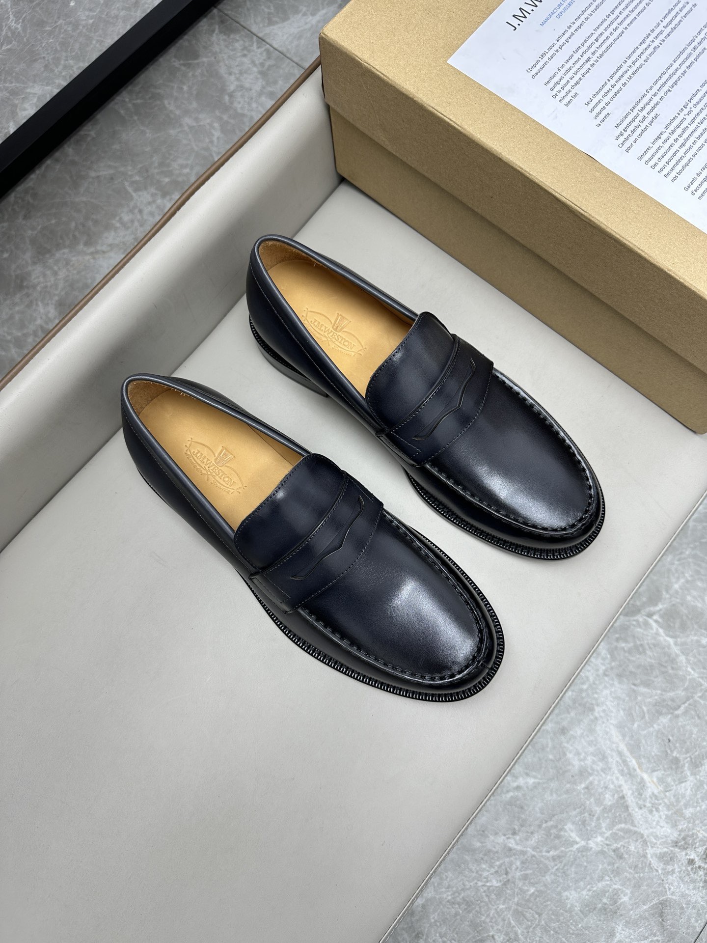 Лоферы мужские в стиле J.M. Weston черного цвета