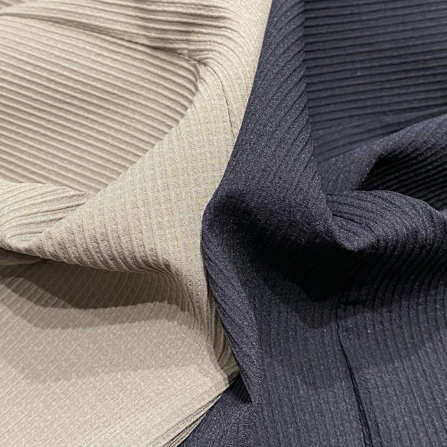 Пиджак мужской в стиле Dior x Stone Island серого цвета с двумя пуговицами