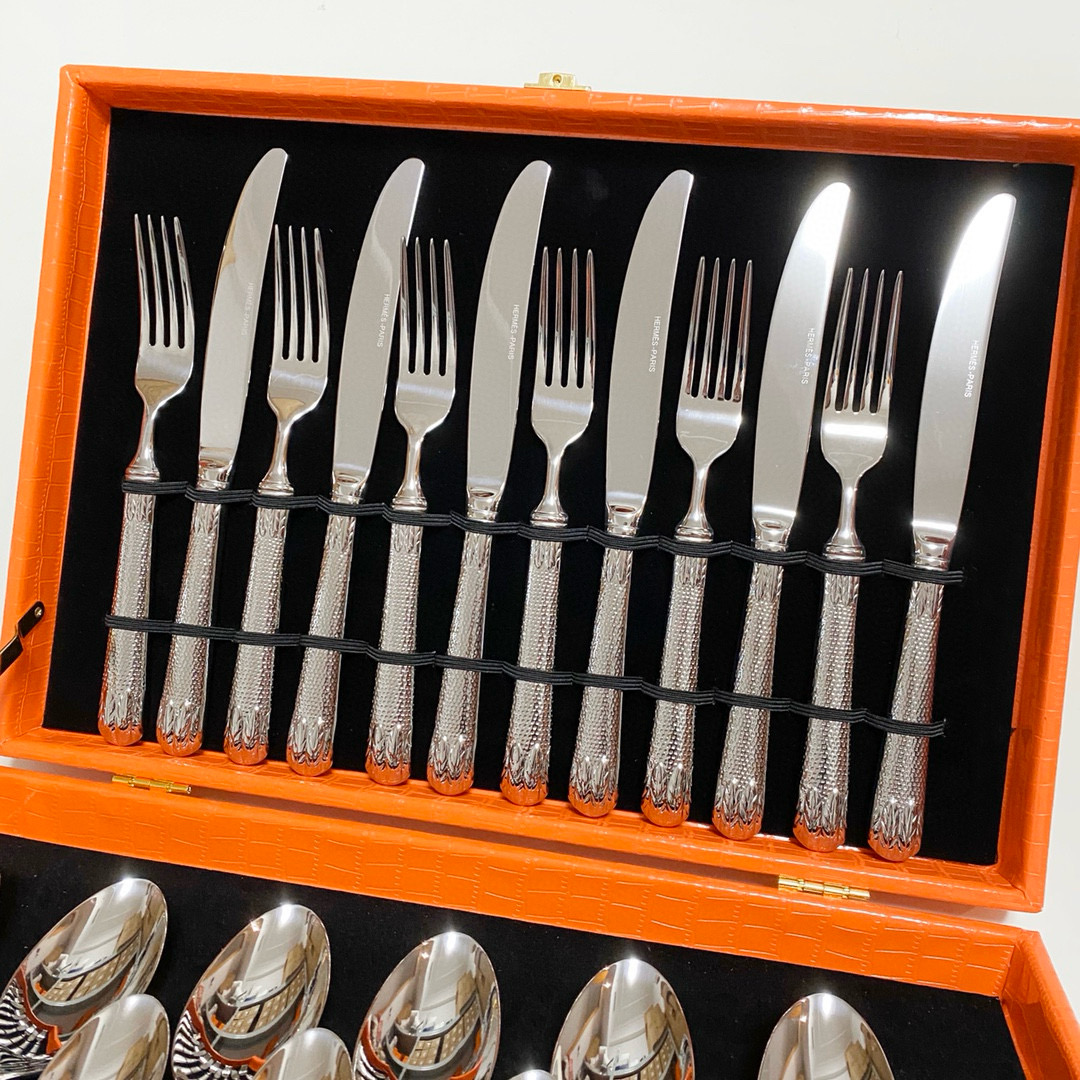 Набор столовых приборов в стиле Hermès серебристого цвета в подарочном кейсе (24 предмета)