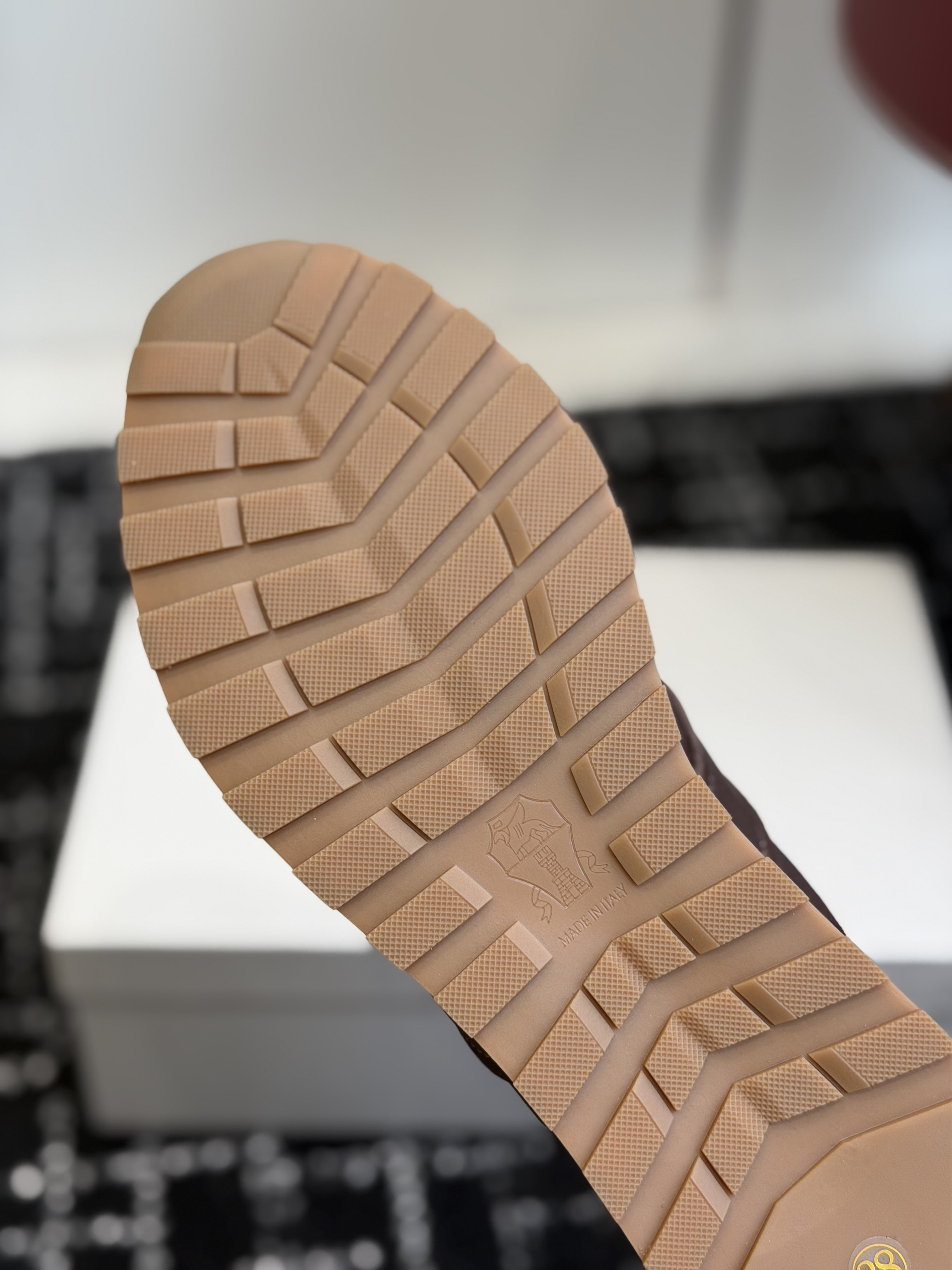 Кроссовки женские в стиле Brunello Cucinelli коричневого цвета