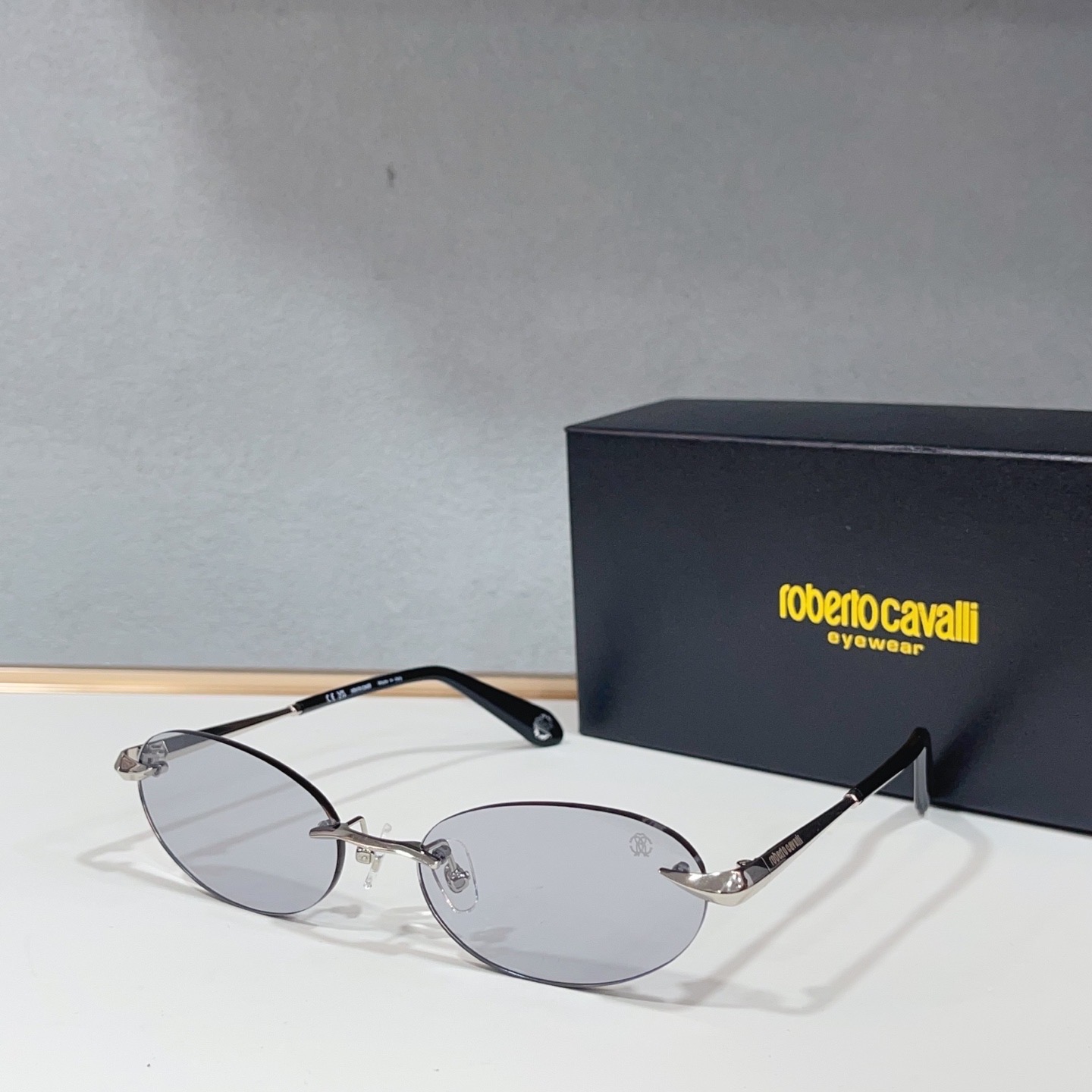 Очки солнцезащитные женские в стиле Roberto Cavali SRC 152M