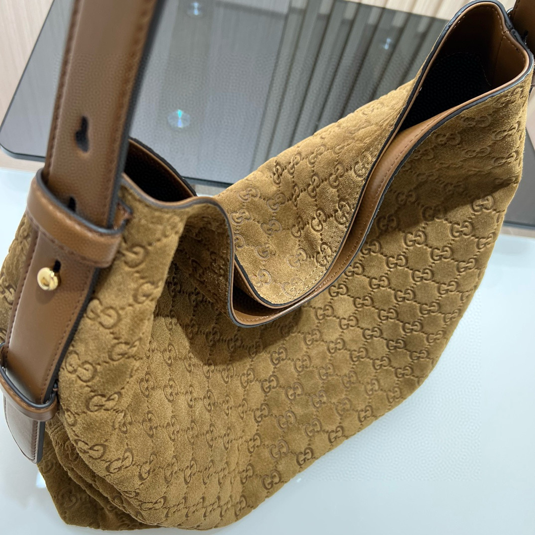 Сумка женская в стиле Gucci GG Emblem из натуральной замши и кожи песочного цвета
