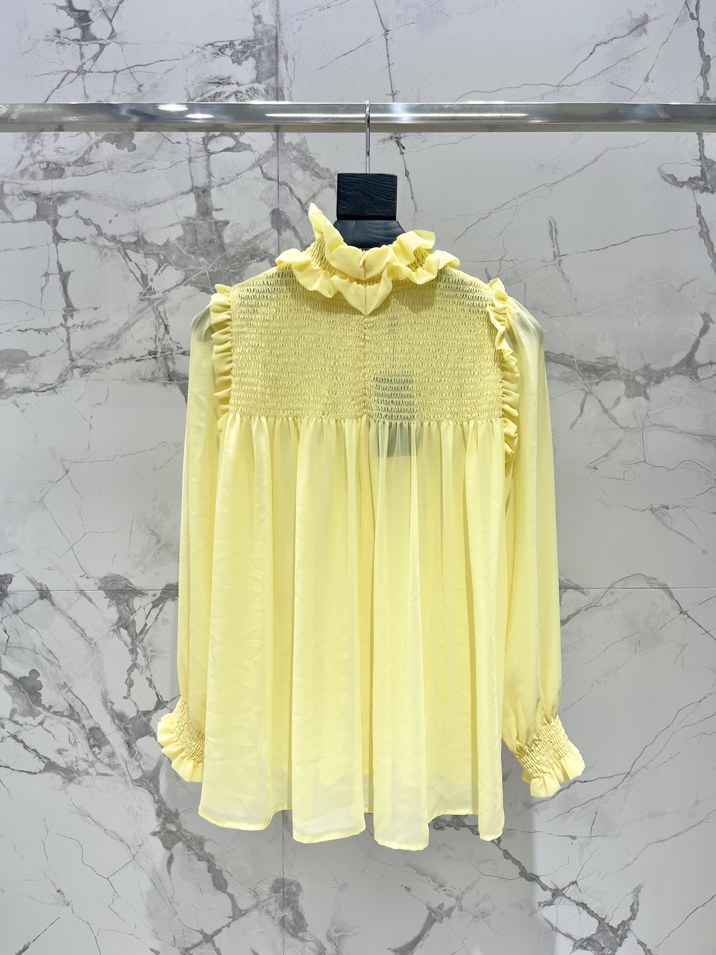 Блуза женская в стиле Saint Laurent жёлтого цвета с рюшами