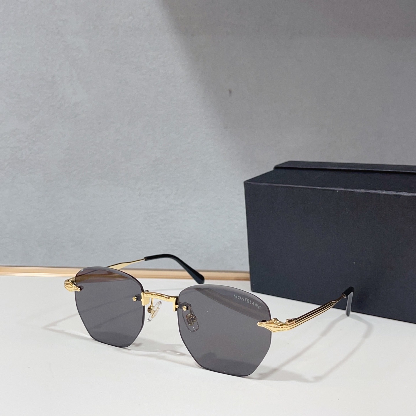 Очки солнцезащитные мужские в стиле Montblanc