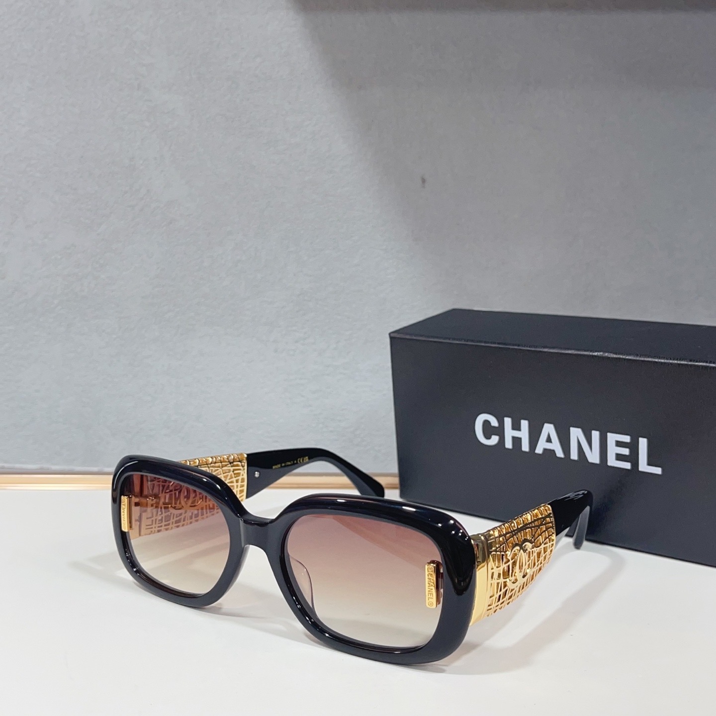 Очки солнцезащитные женские в стиле Chanel