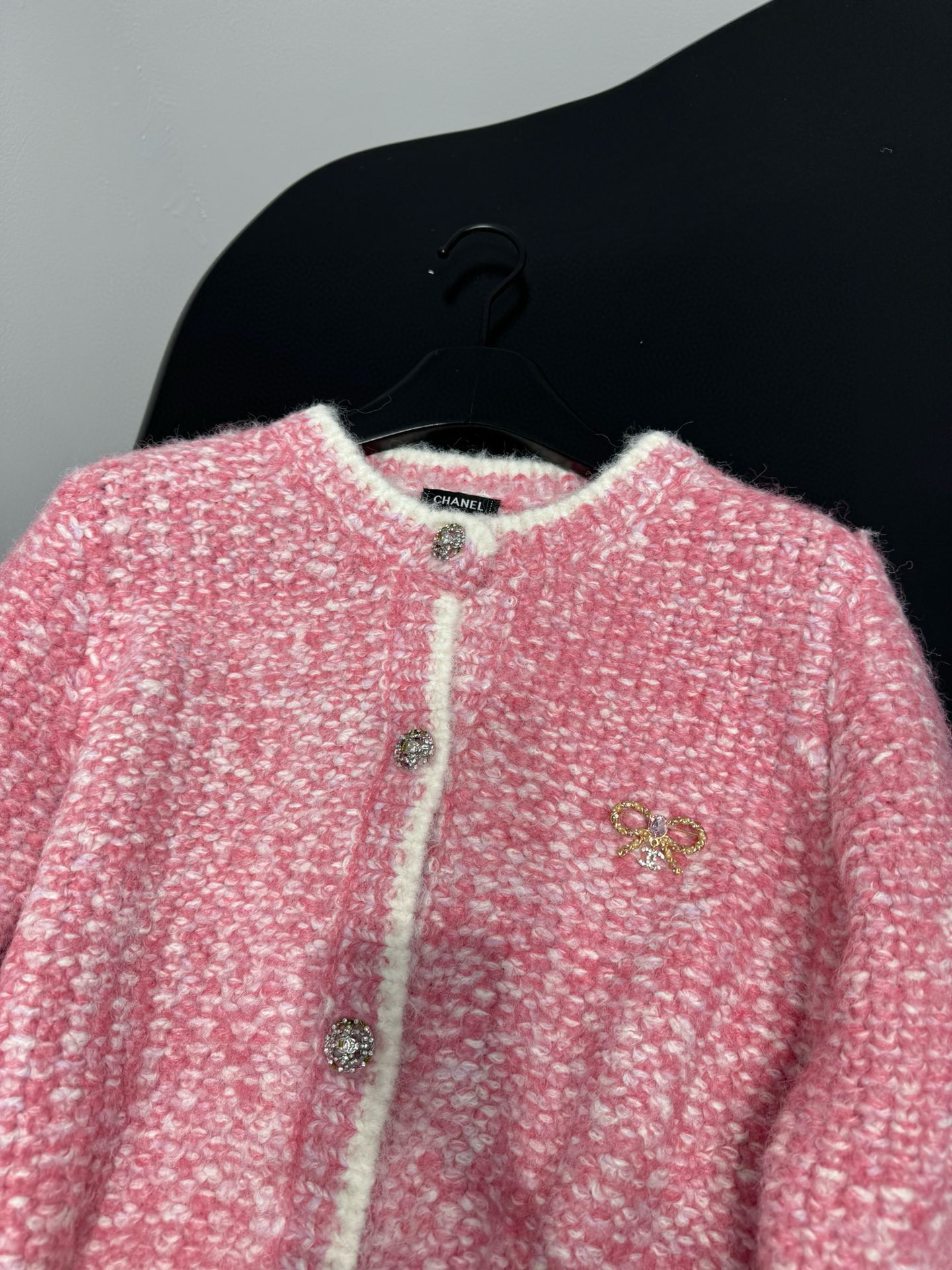 Комплект женский в стиле Chanel из твидовой смесовой пряжи розового цвета: жакет и шарф