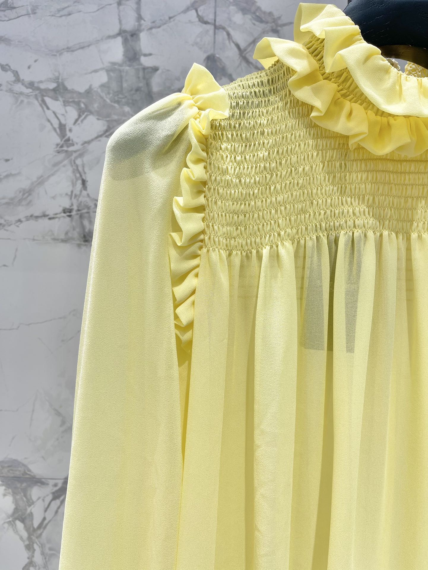 Блуза женская в стиле Saint Laurent жёлтого цвета с рюшами