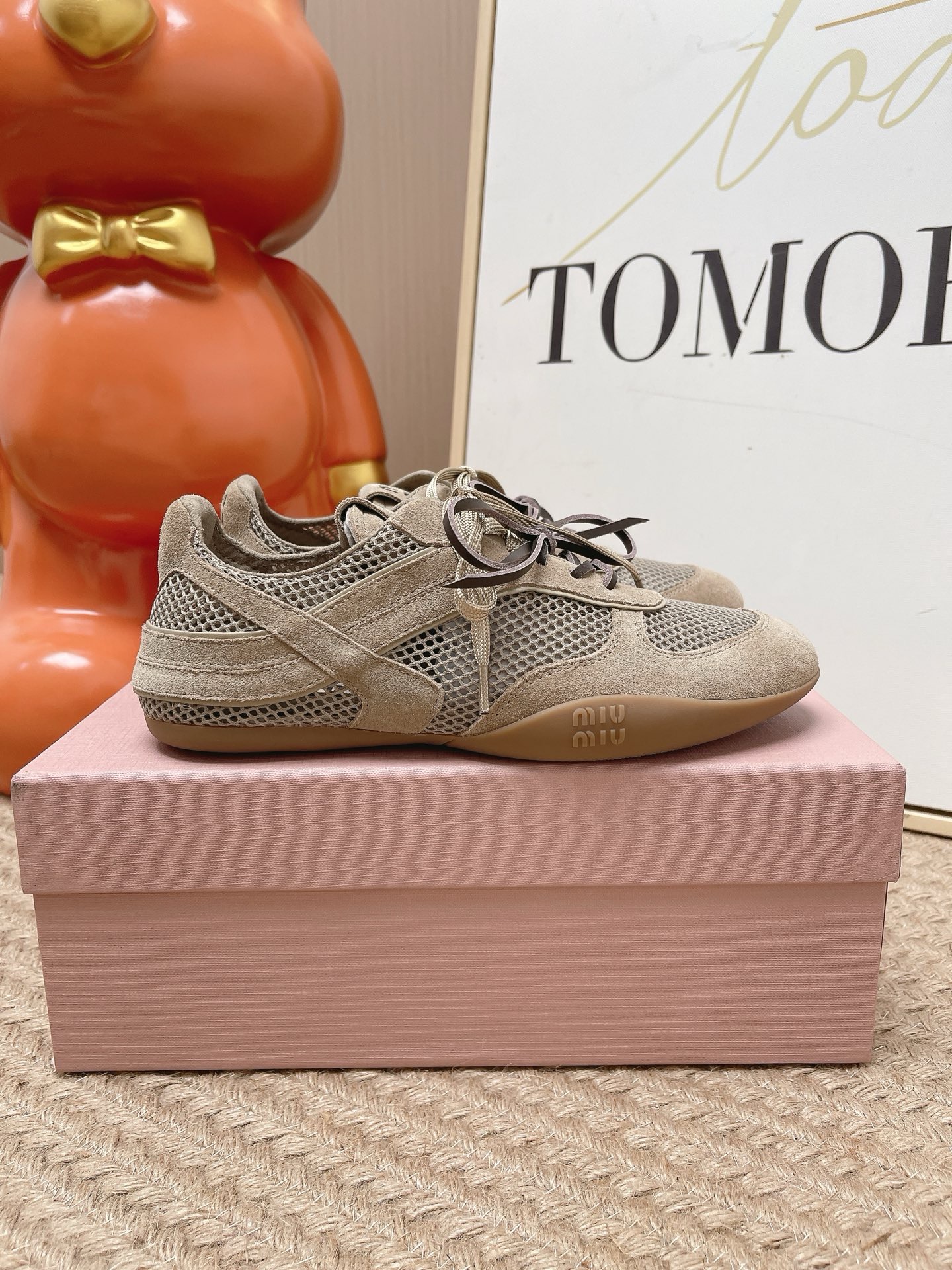 Кроссовки женские Miu Miu Plume бежевого цвета