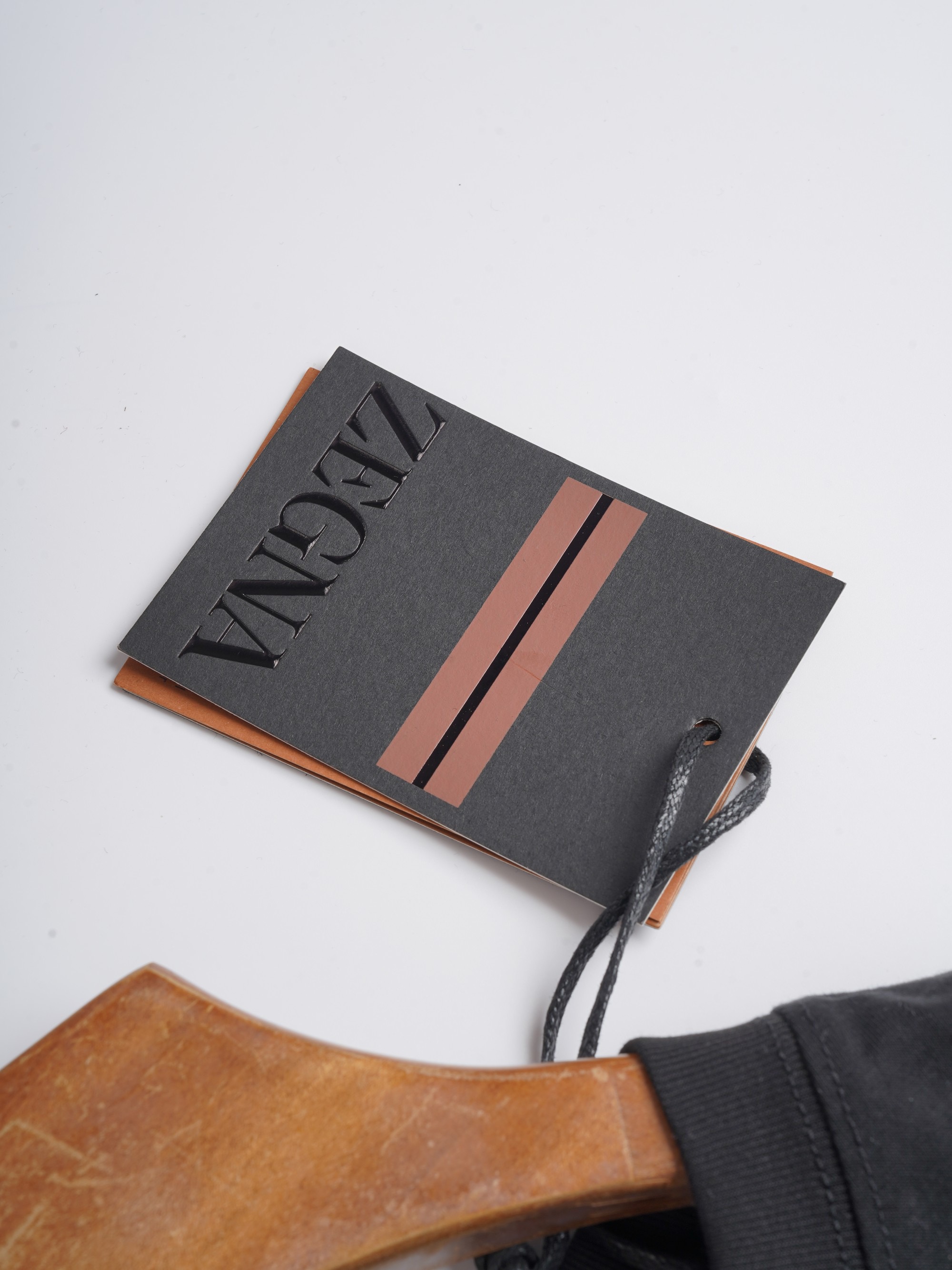 Футболка мужская в стиле Zegna из хлопка с вышивкой в тон чёрного цвета