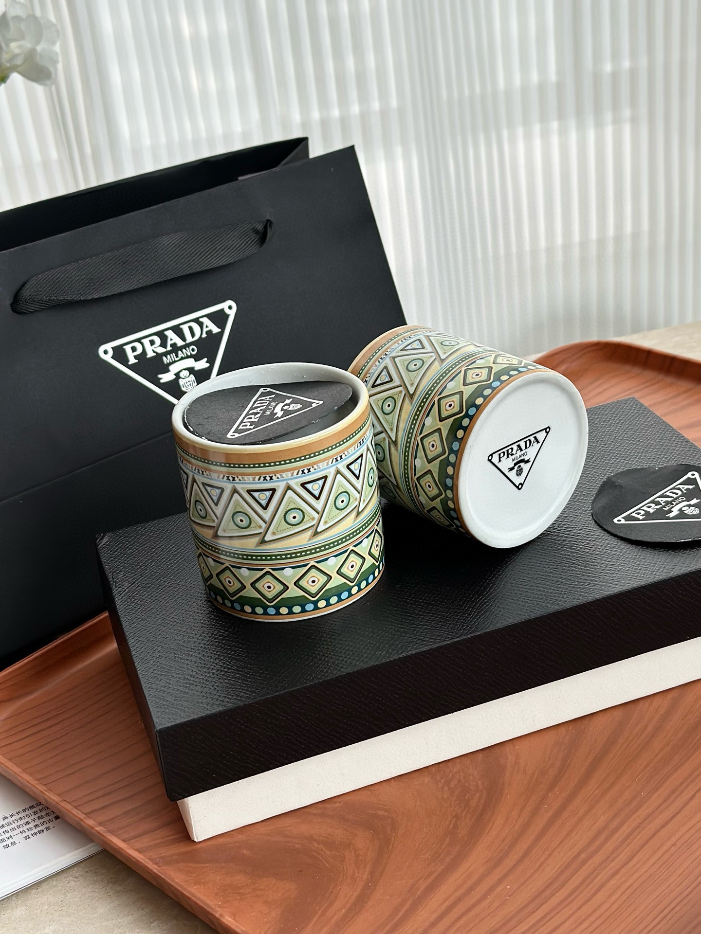  Свечи ароматические  в стиле Prada, набор из 2 шт.