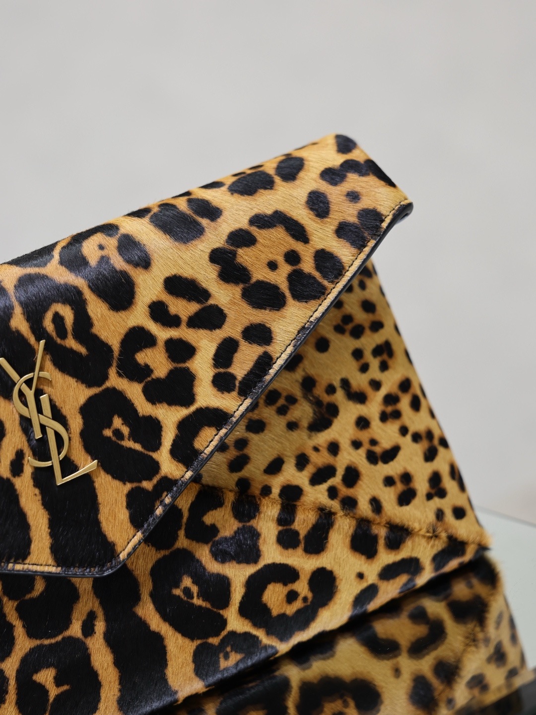 Сумка женская Saint Laurent Envelope леопардового цвета