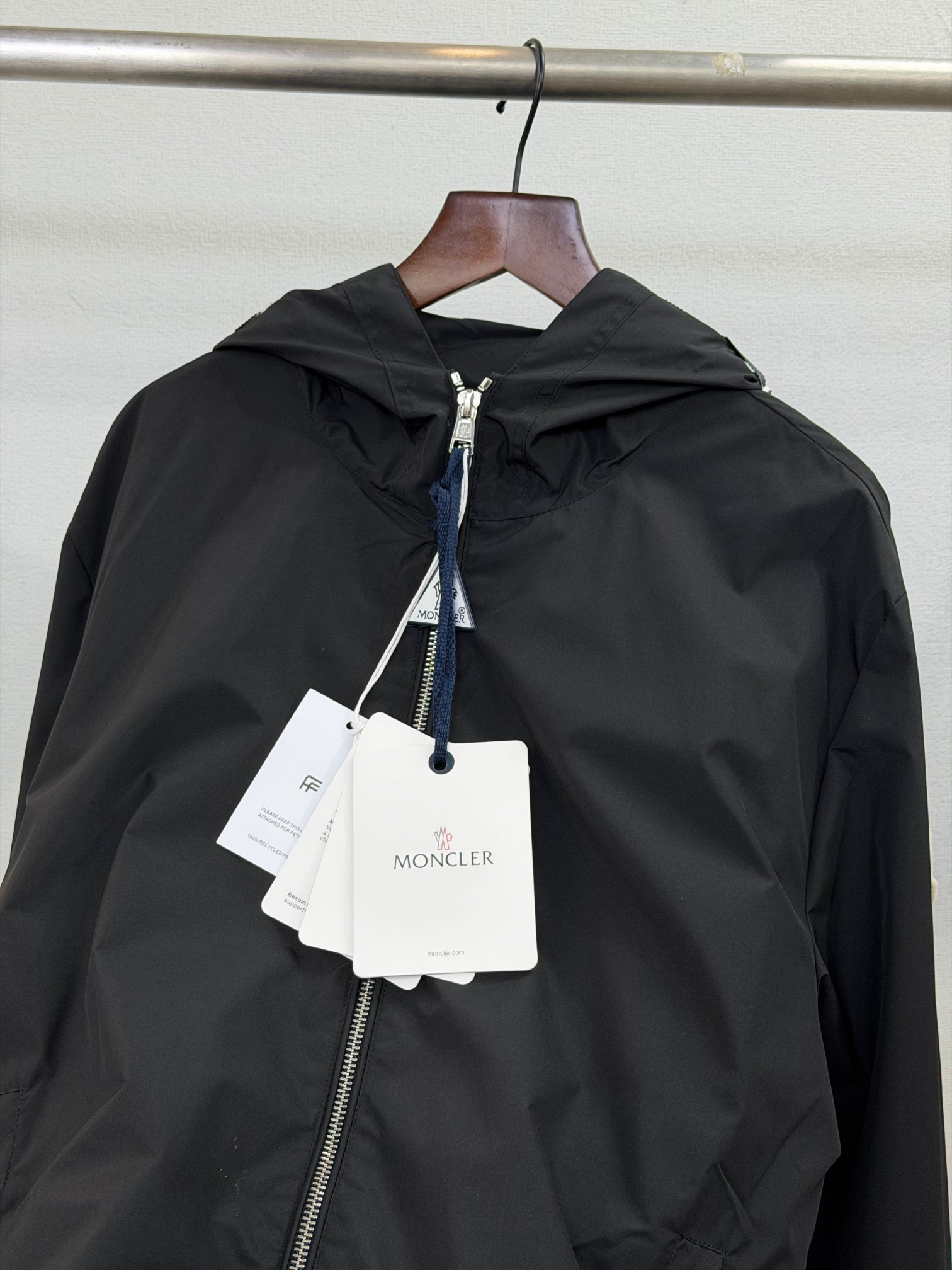 Куртка унисекс в стиле Moncler Remoray чёрного цвета с капюшоном