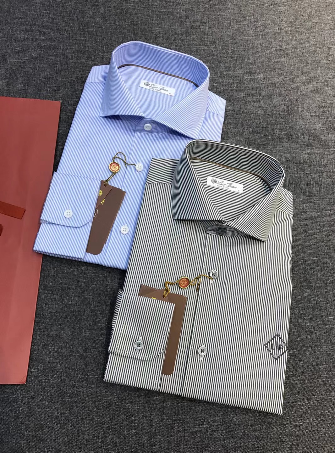 Рубашка мужская в стиле Loro Piana из хлопка в полоску светло-серого цвета