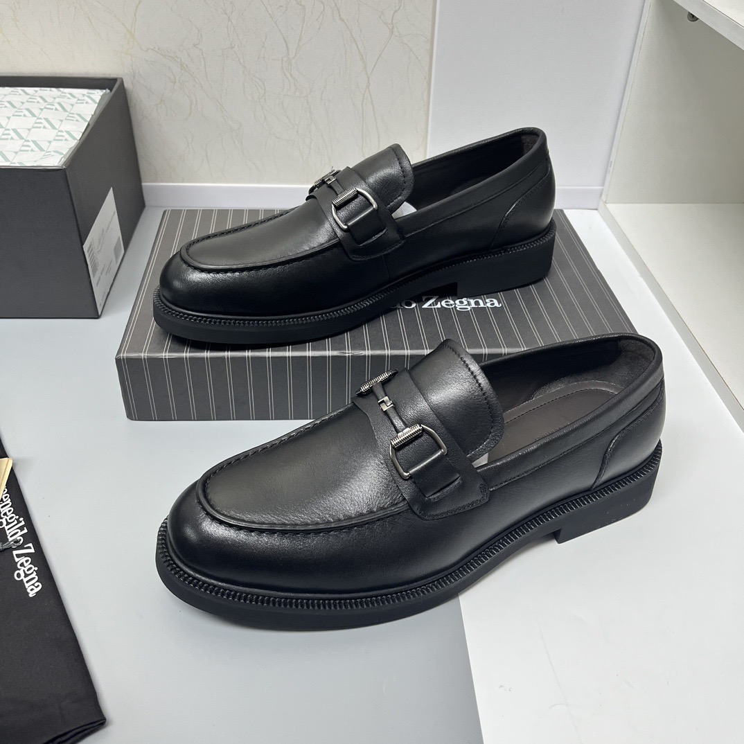 Лоферы мужские в стиле Zegna Garonne Flex из натуральной кожи черного цвета