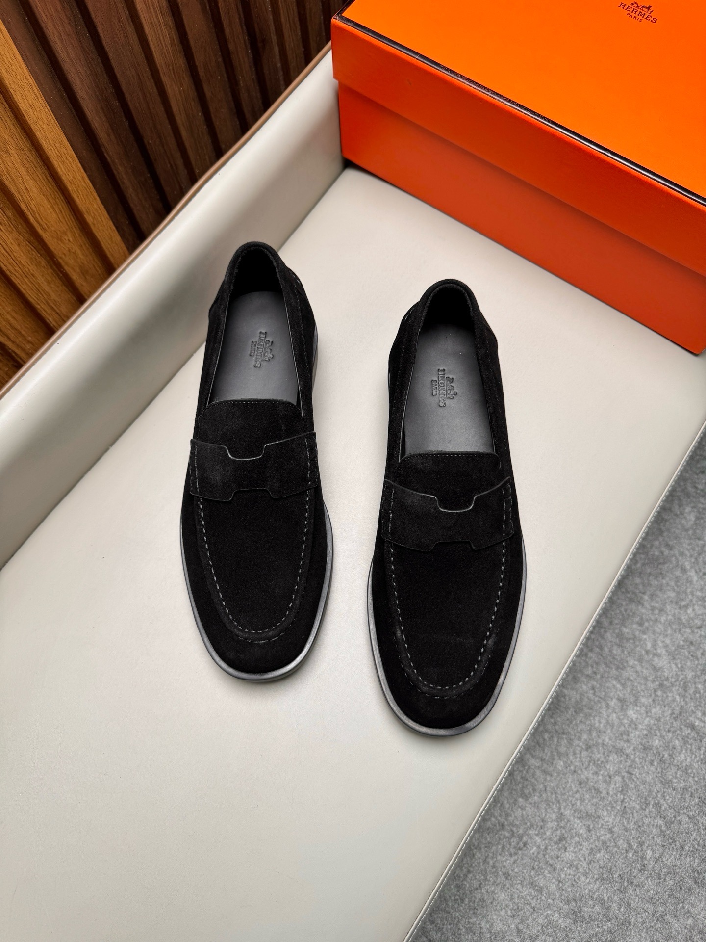Лоферы мужские в стиле Hermes из натуральной замши чёрного цвета