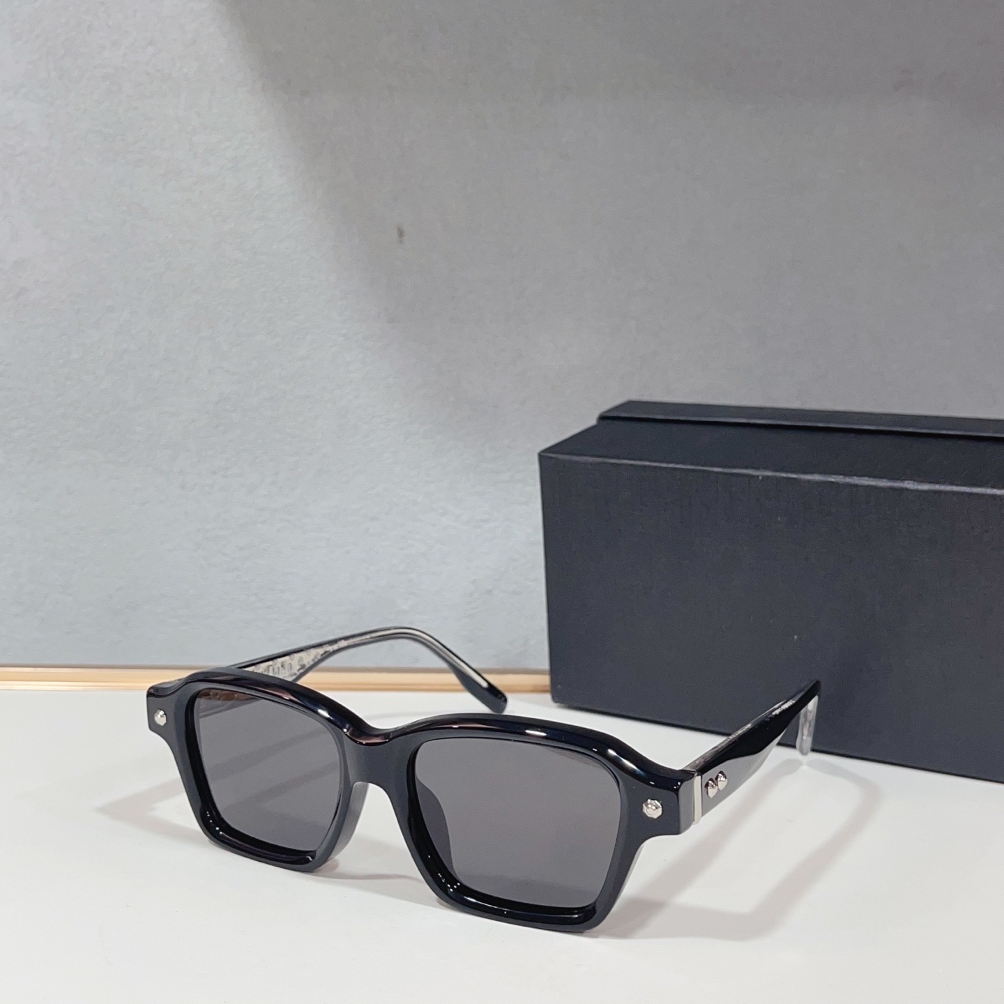 Очки солнцезащитные мужские в стиле John Dalia прямоугольной формы