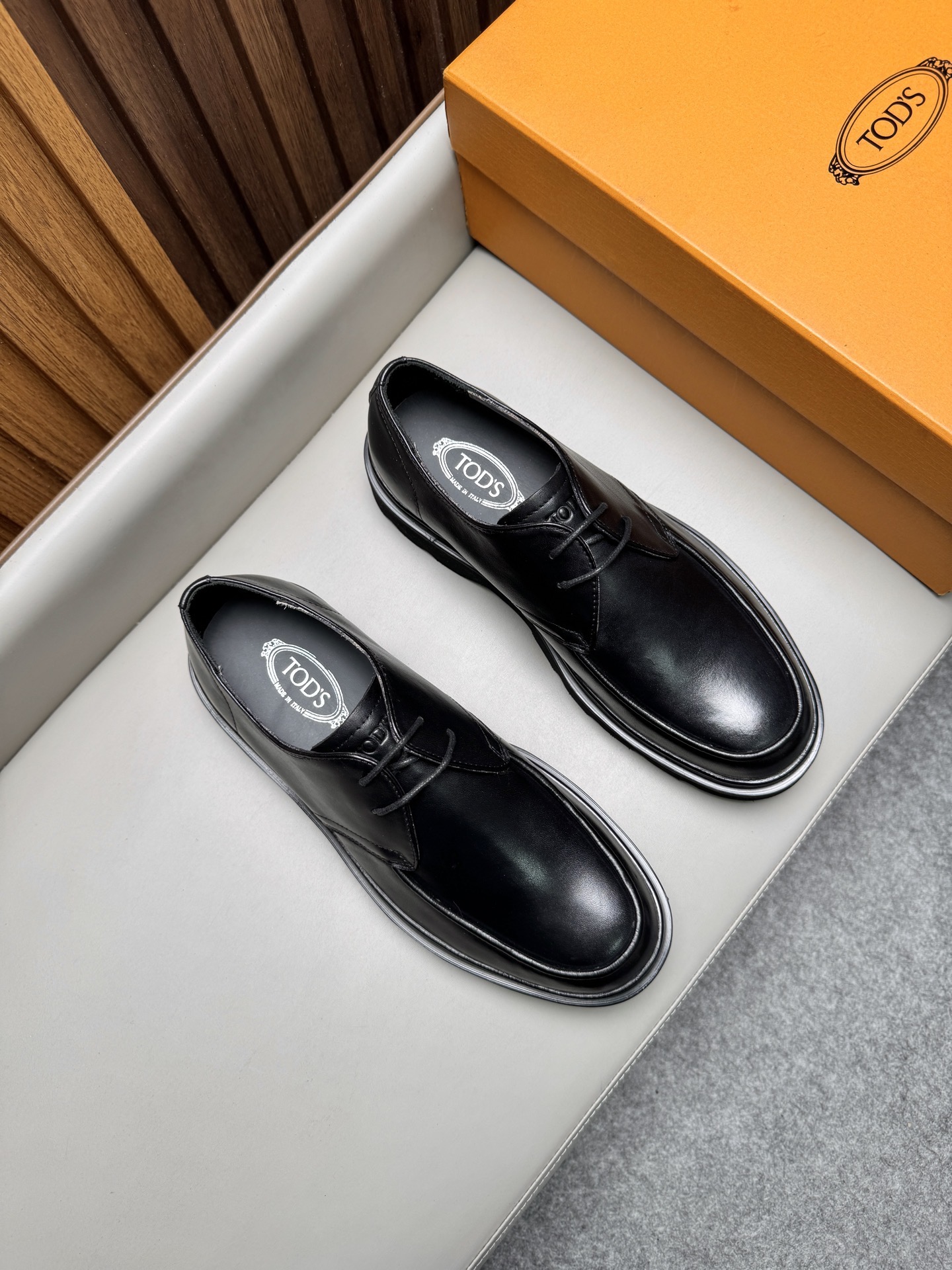 Туфли мужские в стиле Tod’s черного цвета на массивной подошве