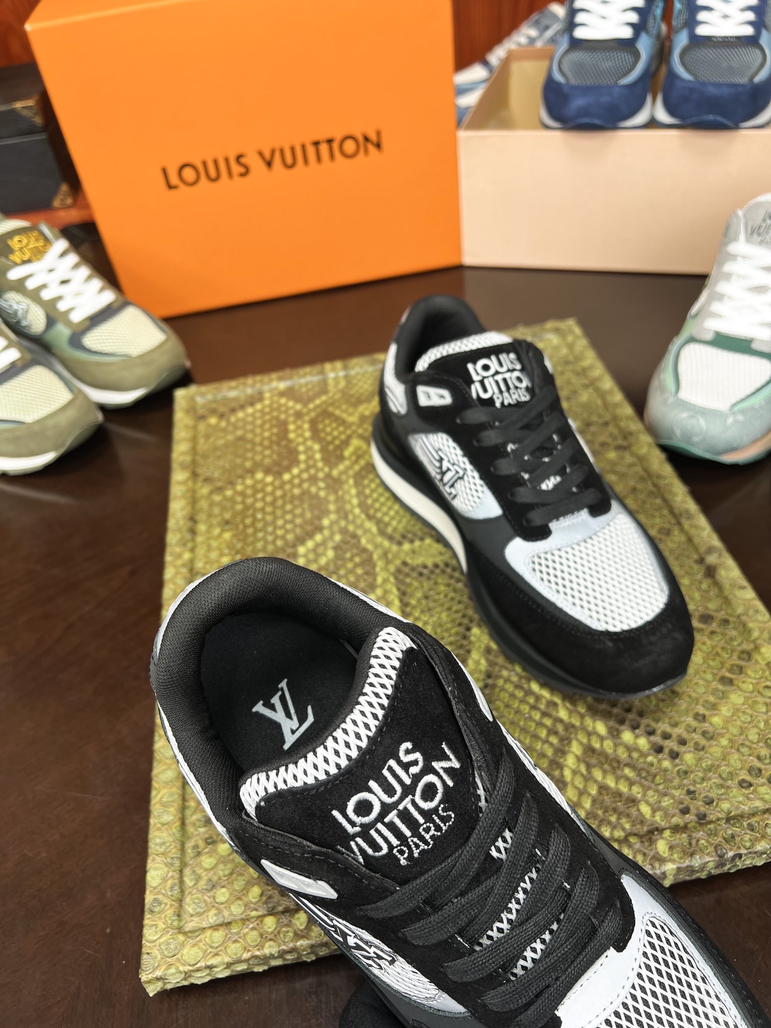 Кроссовки мужские Louis Vuitton Trainer чёрного цвета