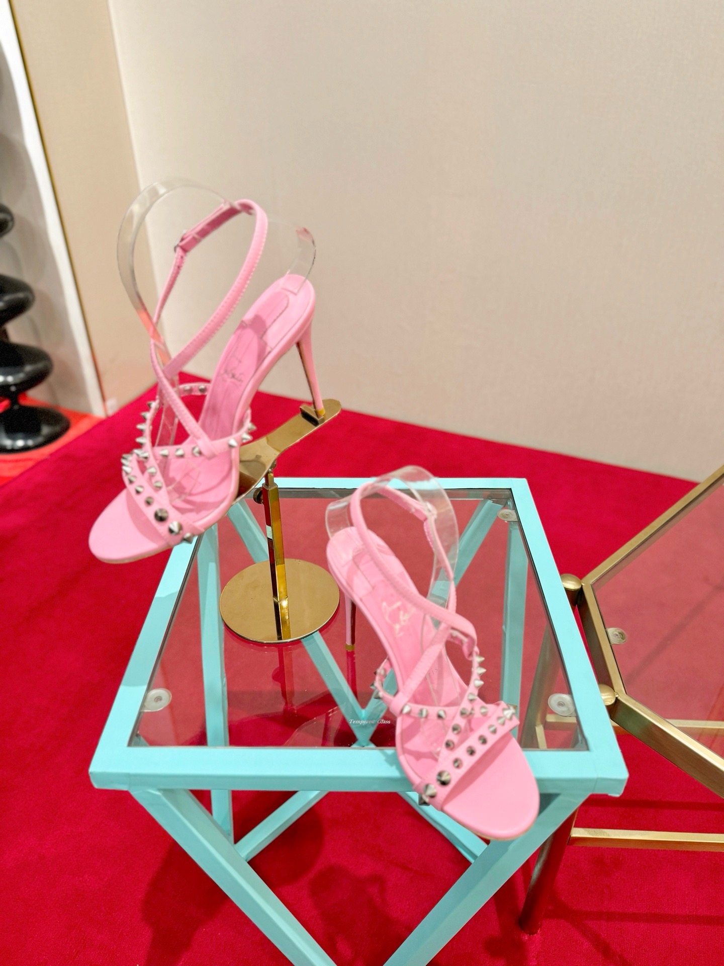 Босоножки женские Christian Louboutin So Kate розового цвета
