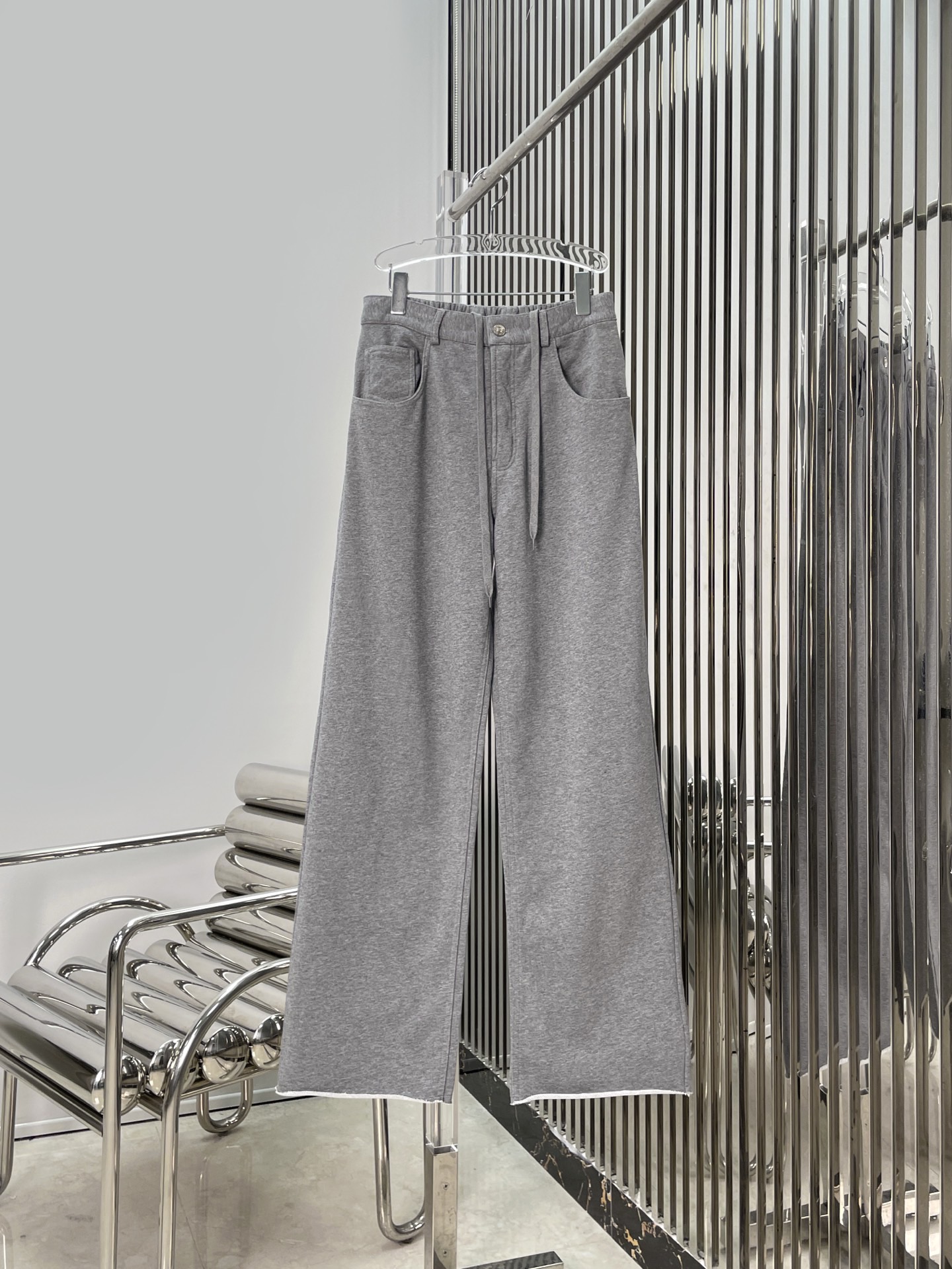 Брюки женские в стиле Maison Margiela серого цвета широкие из трикотажа