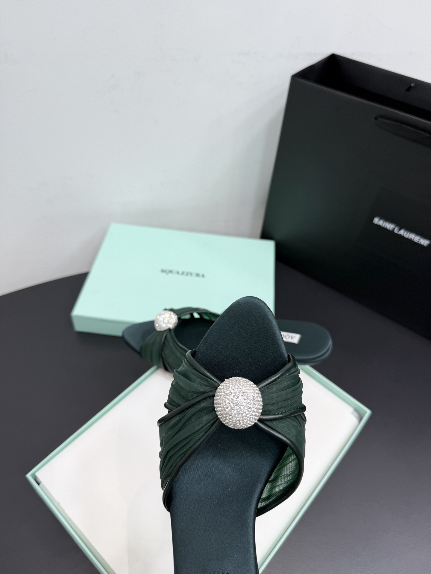 Мюли женские Aquazzura из натурального шёлка тёмно-зелёного цвета
