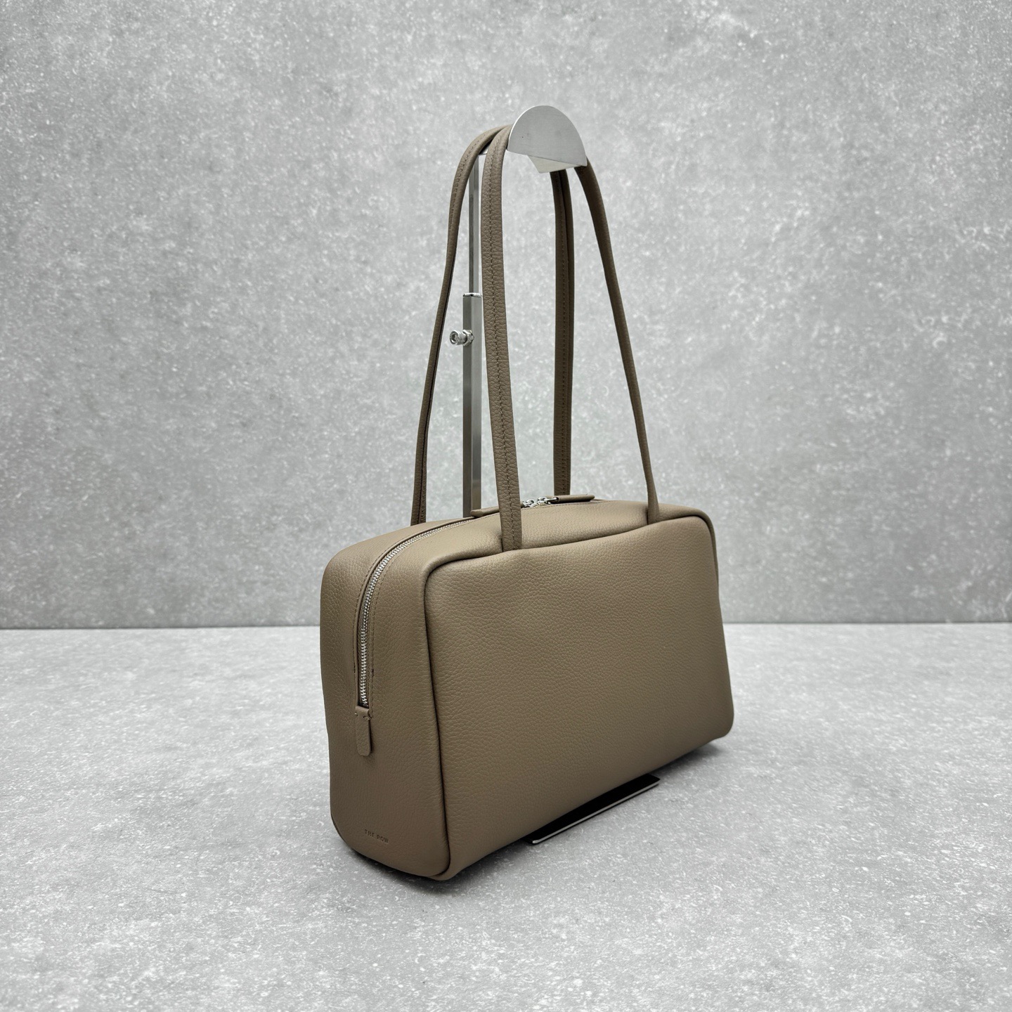 Сумка женская в стиле The Row Astra  серо-бежевого цвета