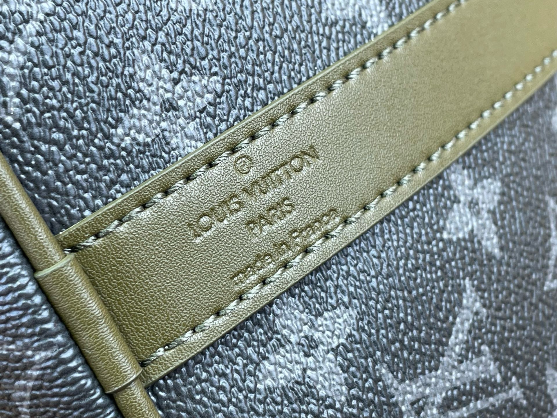 Сумка дорожная мужская Louis Vuitton Keepall Bandoulière 35 чёрно-зелёного цвета