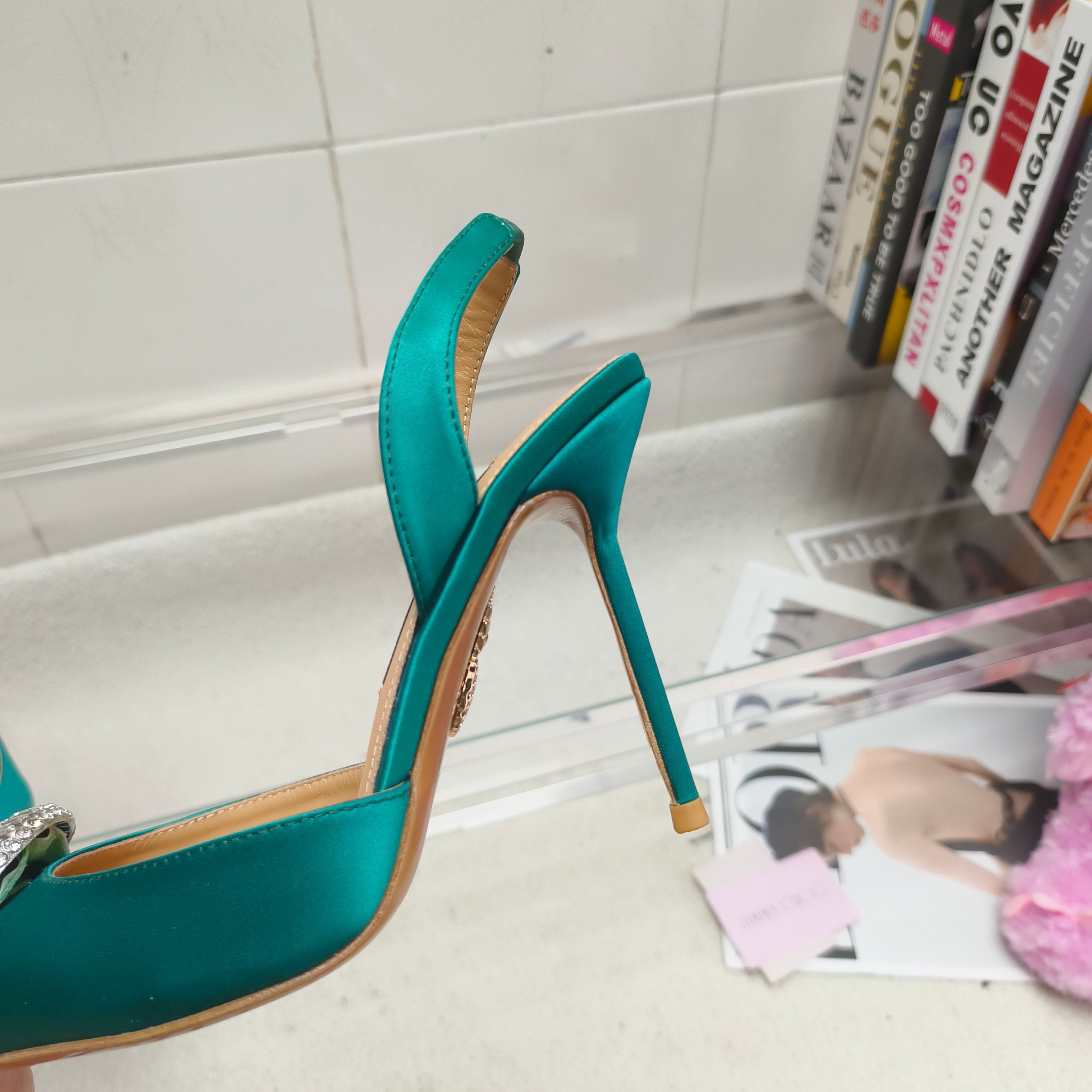 Босоножки женские Aquazzura зеленого цвета