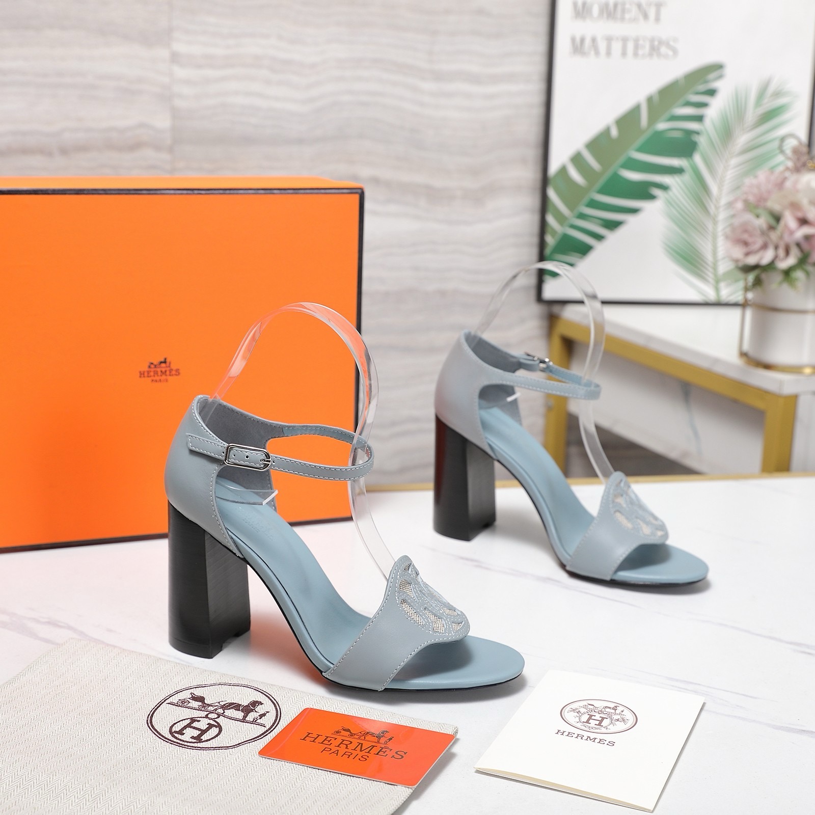 Босоножки женские Hermès голубого цвета
