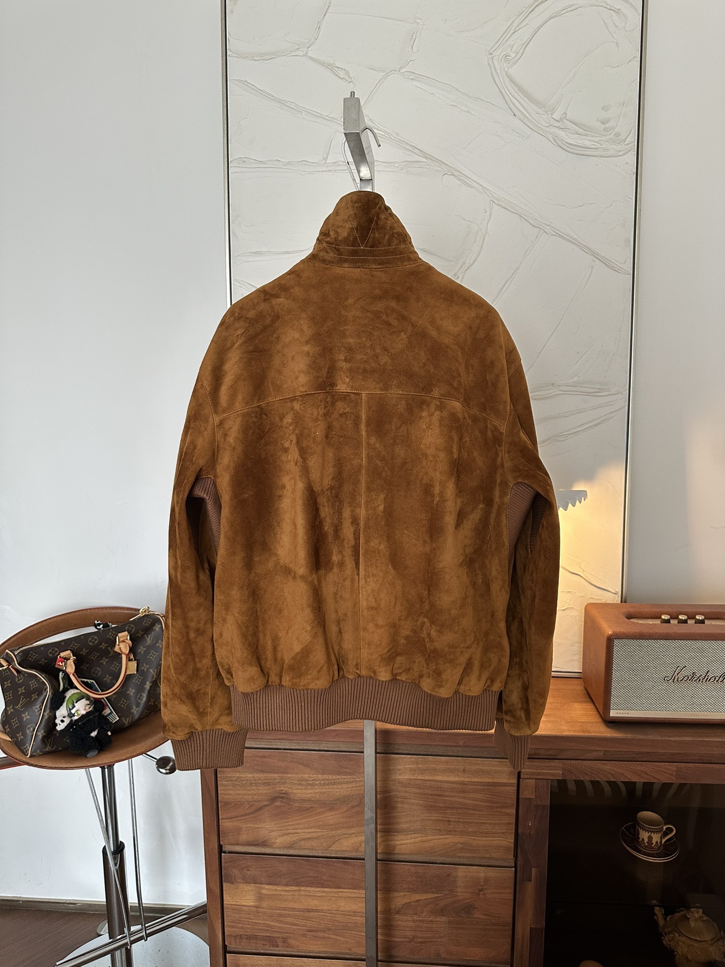 Куртка женская в стиле Loro Piana из натуральной замши коричневого цвета с воротником-стойкой