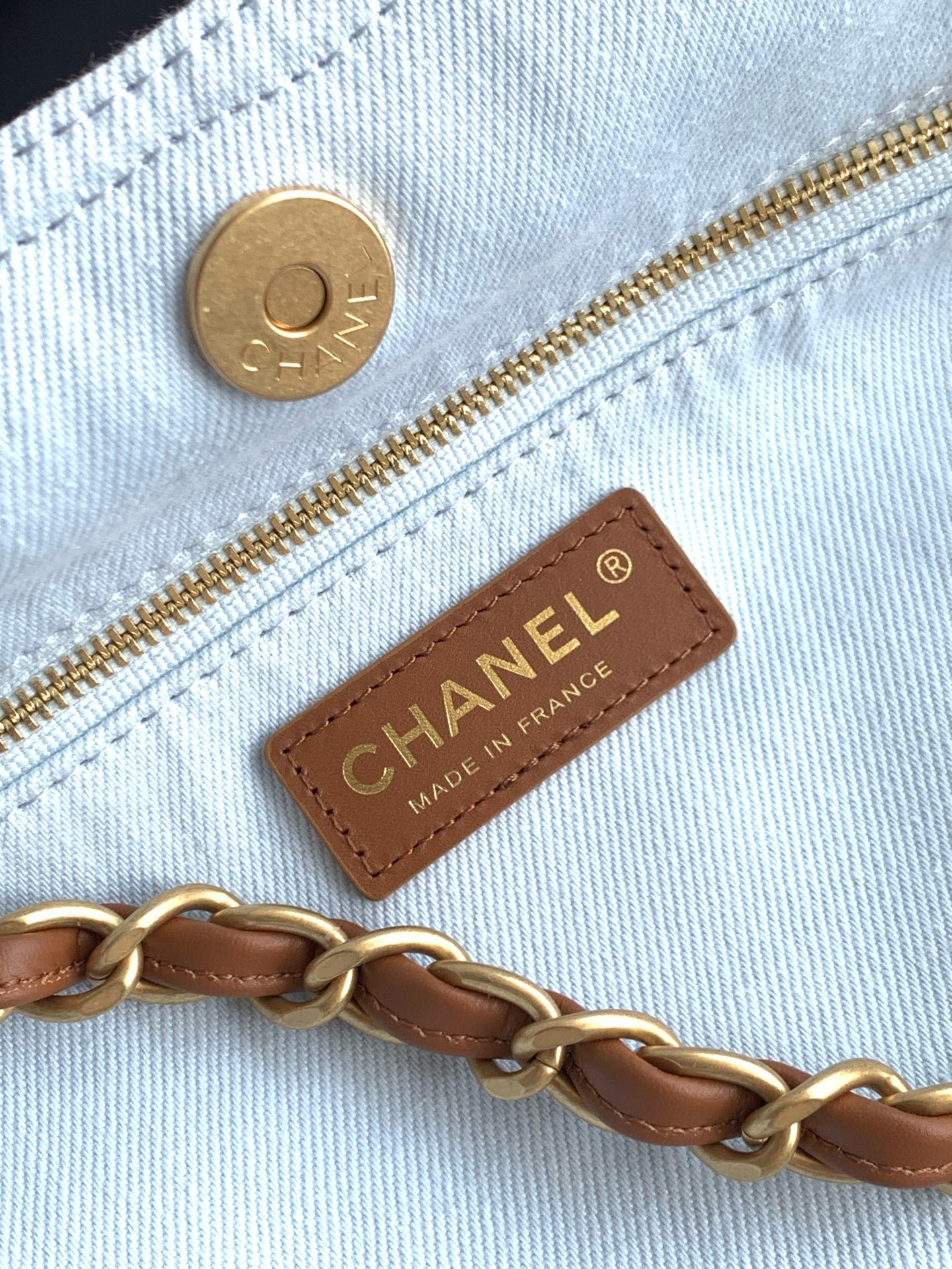 Сумка женская в стиле Chanel Coco Beach голубого цвета с коричневой отделкой